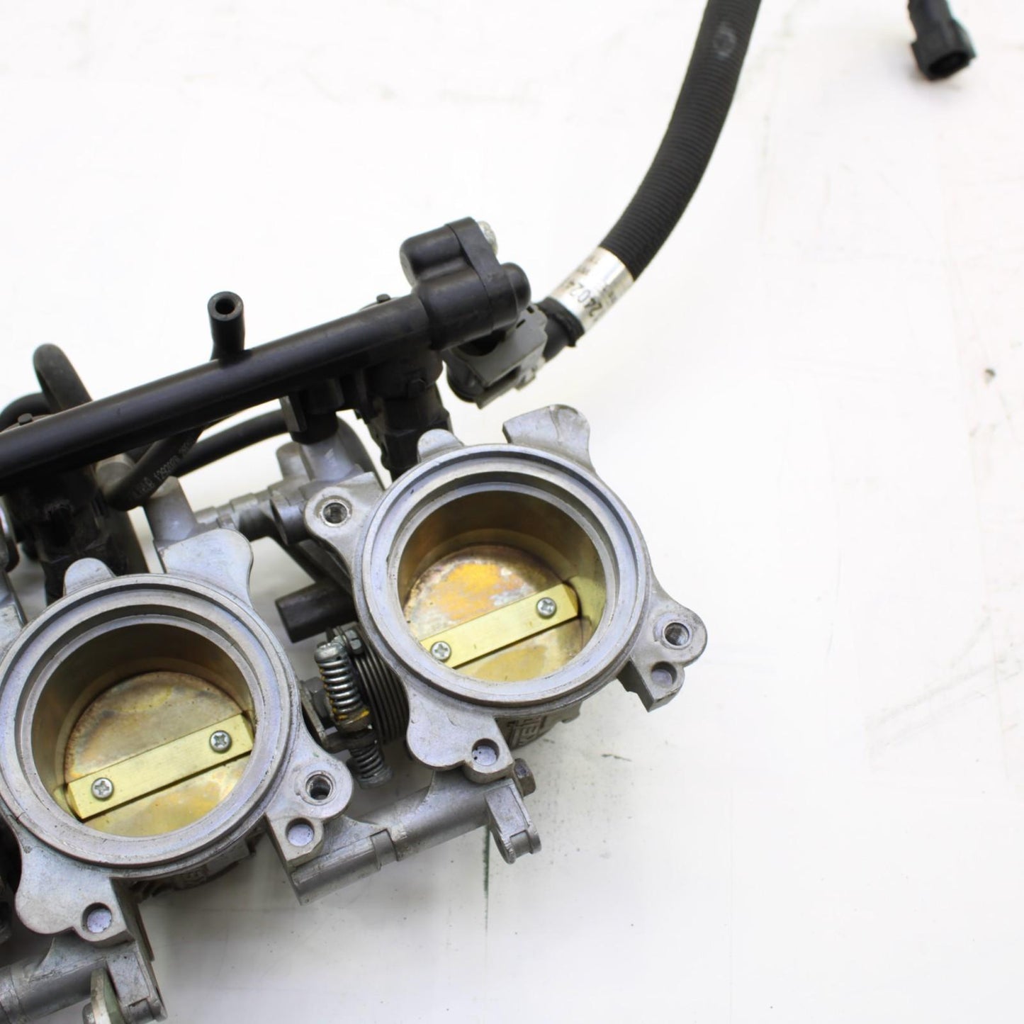 2009 - 2012 TRIUMPH DAYTONA 675 THROTTLE BODY FUEL INJECTION BODIES HOSE GAS OEM