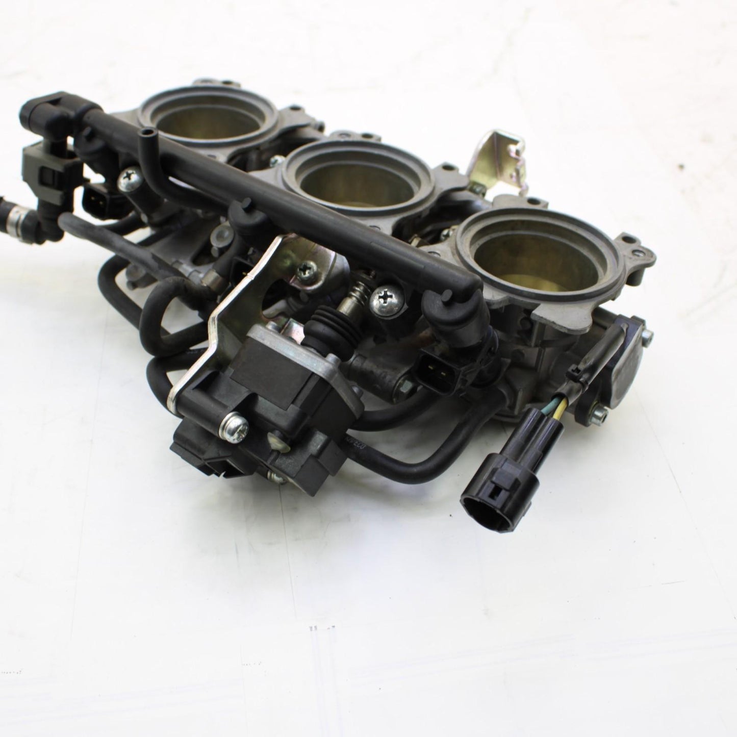 2009 - 2012 TRIUMPH DAYTONA 675 THROTTLE BODY FUEL INJECTION BODIES HOSE GAS OEM