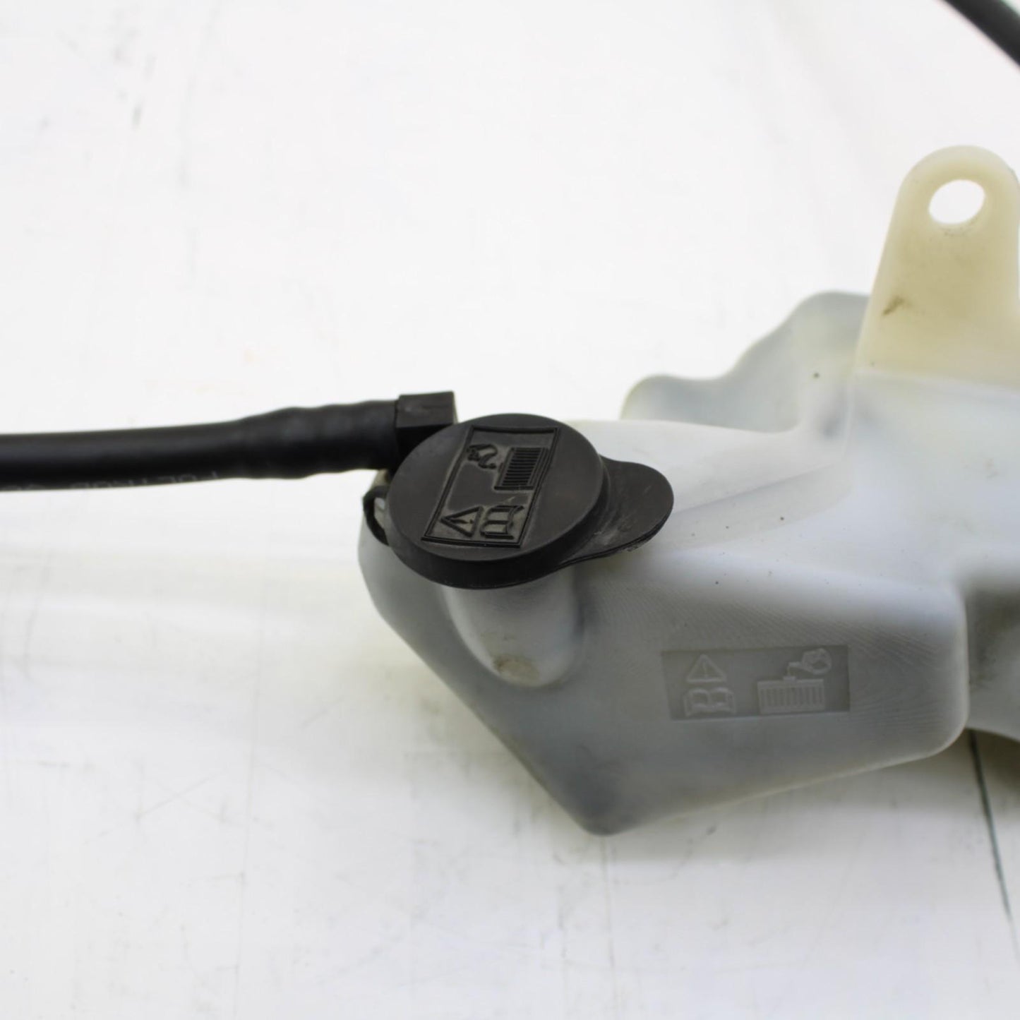 2009 - 2012 TRIUMPH DAYTONA 675 OVERFLOW TANK FUEL HOSE TUBE DRAIN T33