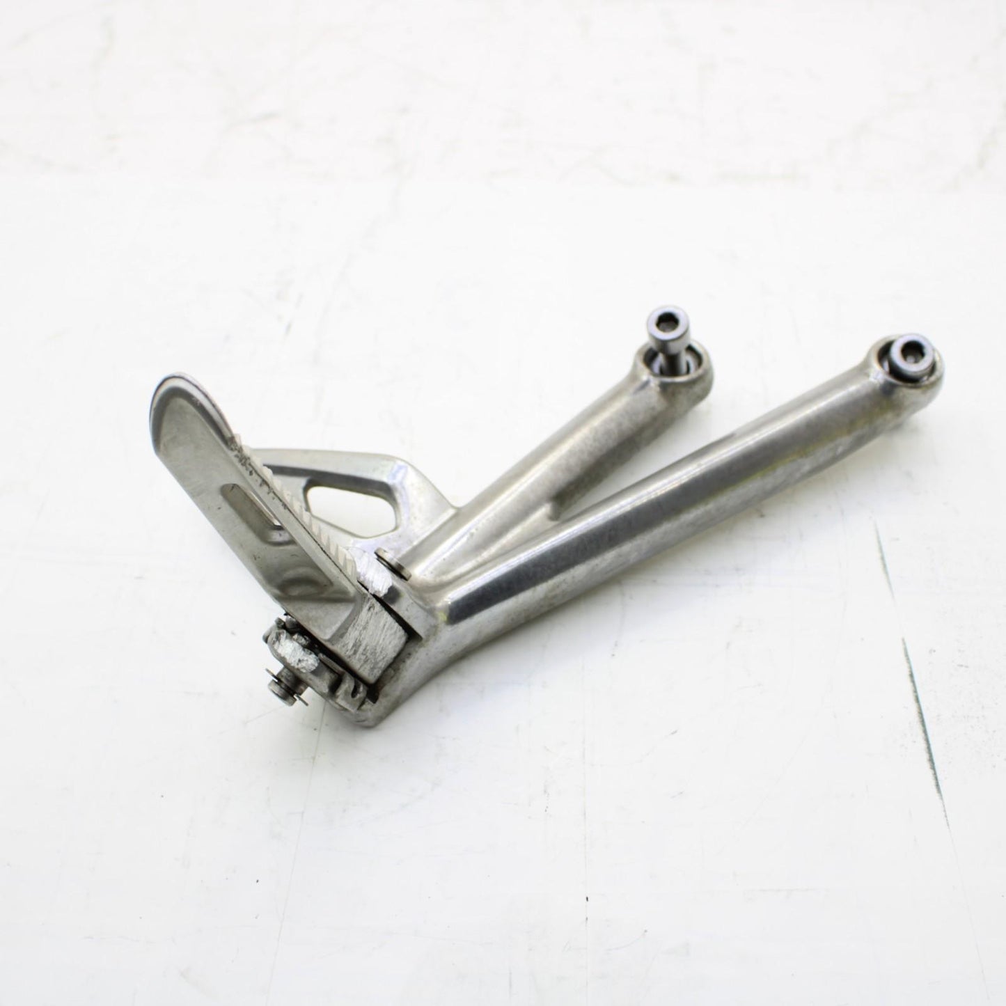 2009 - 2012 TRIUMPH DAYTONA 675 PASSENGER PEGS REAR FOOT PEGS SILVER Genuine