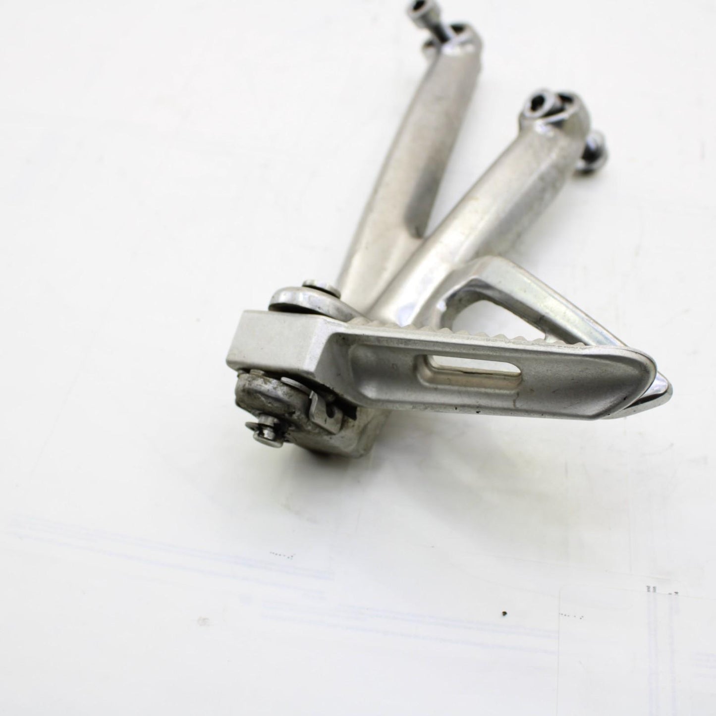 2009 - 2012 TRIUMPH DAYTONA 675 PASSENGER PEGS REAR FOOT PEGS SILVER Genuine