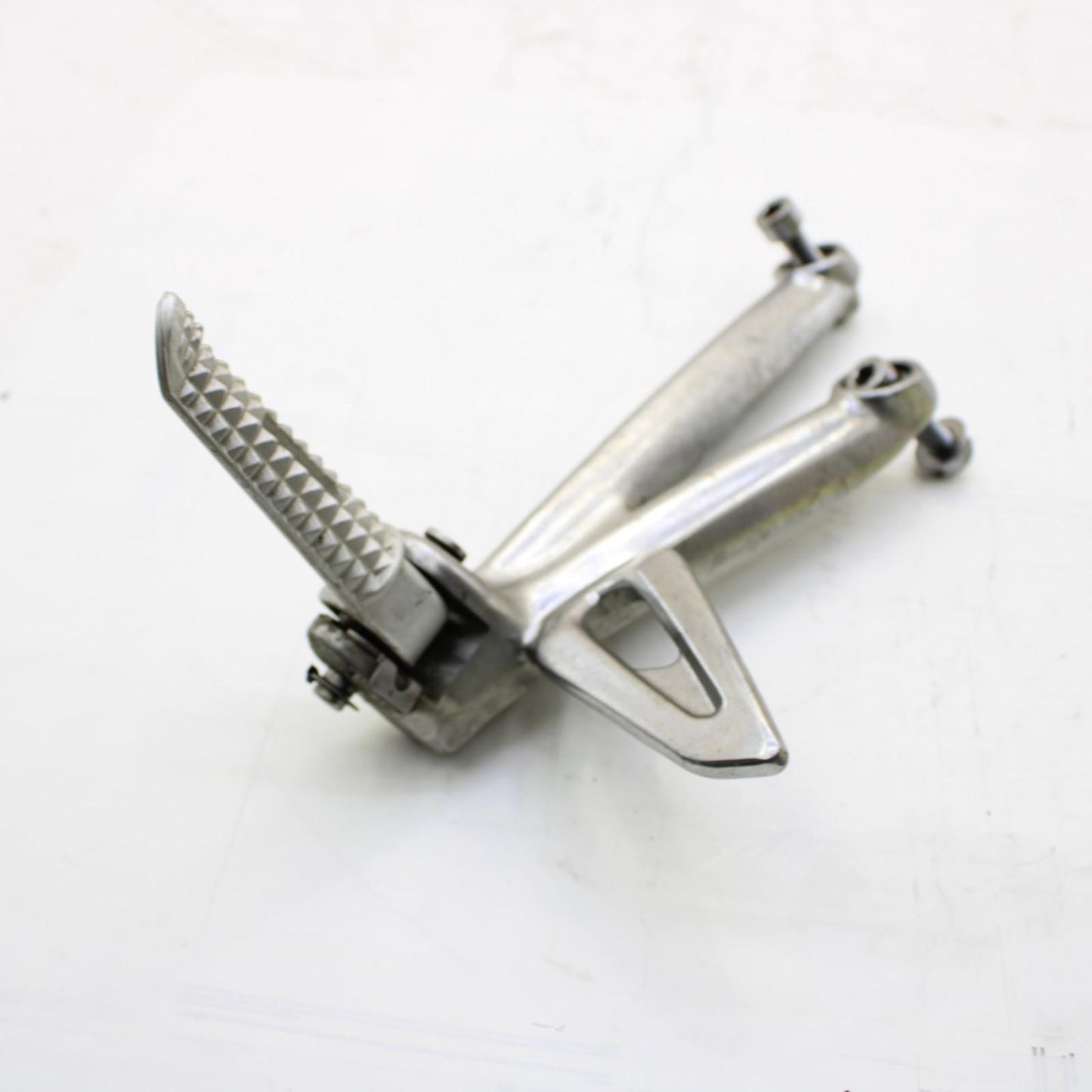 2009 - 2012 TRIUMPH DAYTONA 675 PASSENGER PEGS REAR FOOT PEGS SILVER Genuine