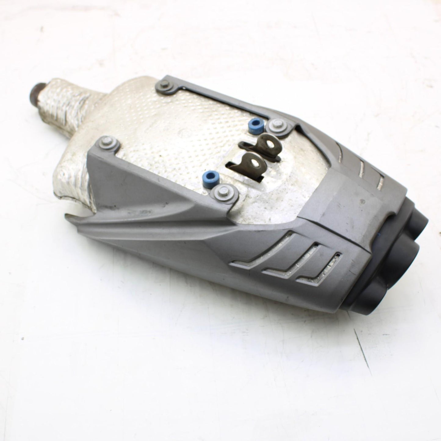 2009 - 2012 TRIUMPH DAYTONA 675 675R MUFFLER Middle Mid Pipe Silencer