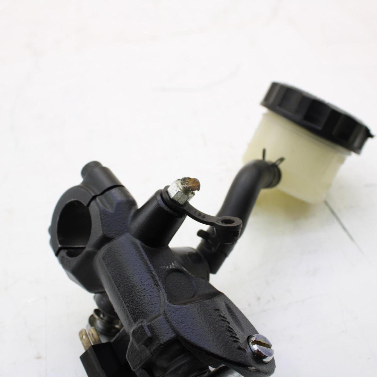2009 - 2012 TRIUMPH DAYTONA 675R 675 FRONT BRAKE MASTER CYLINDER RESERVOIR OEM