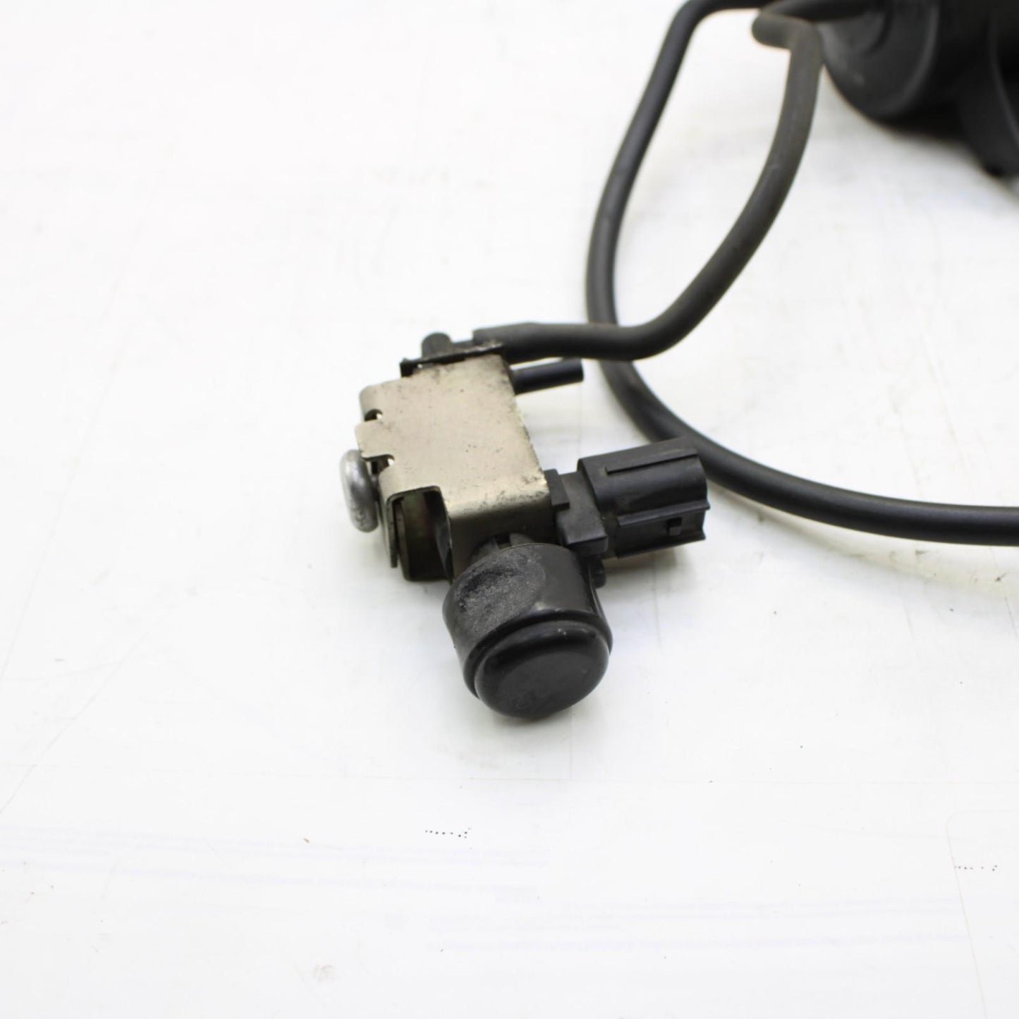 2009 - 2012 TRIUMPH DAYTONA 675 R AIR SOLENOID VALVE & HOSES ENGINE MOTOR