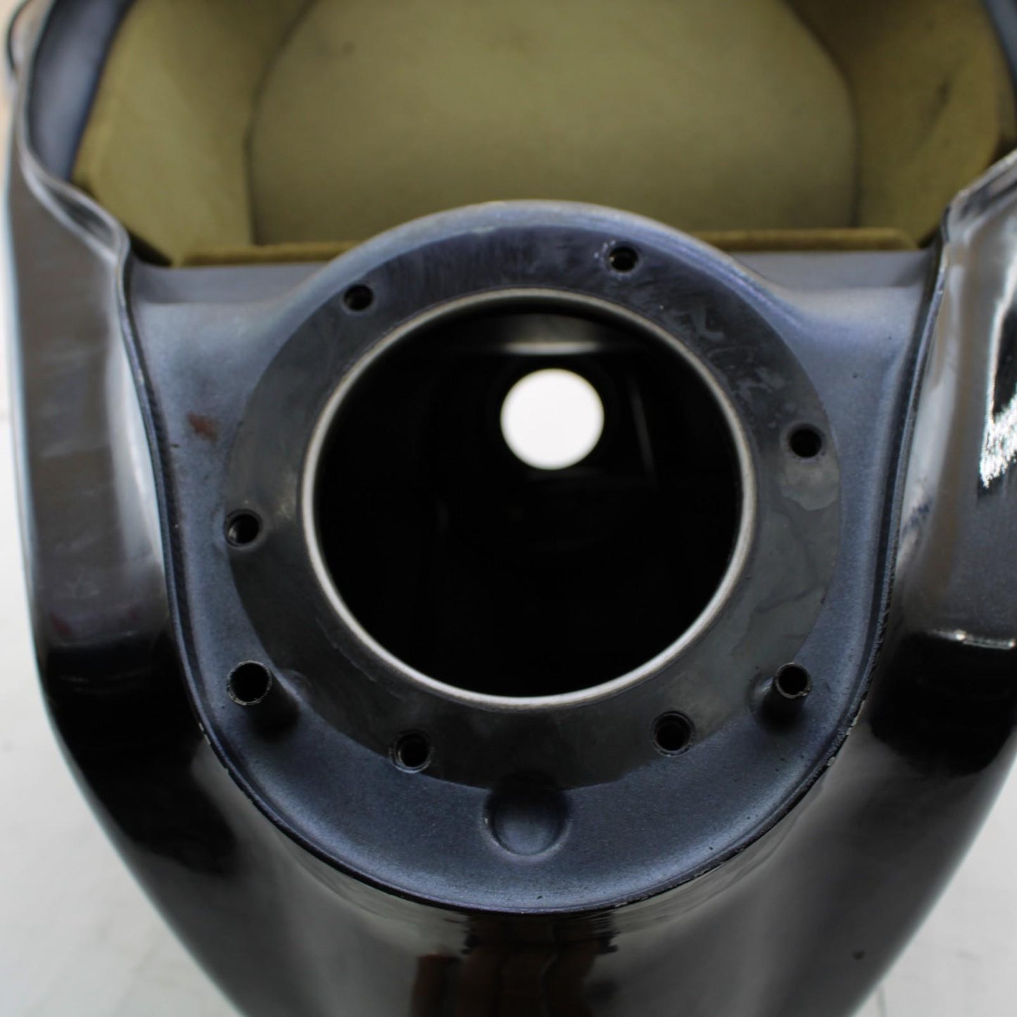 2009 - 2012 TRIUMPH DAYTONA 675 GAS TANK FUEL RESERVOIR BLACK STOCK