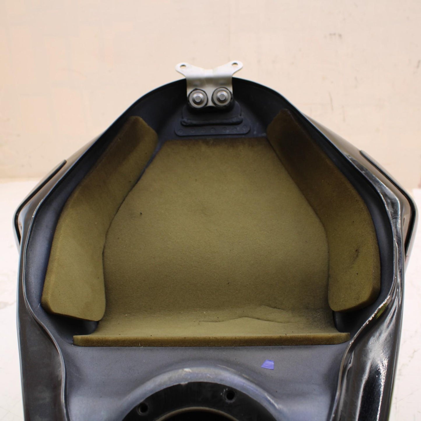 2009 - 2012 TRIUMPH DAYTONA 675 GAS TANK FUEL RESERVOIR BLACK STOCK