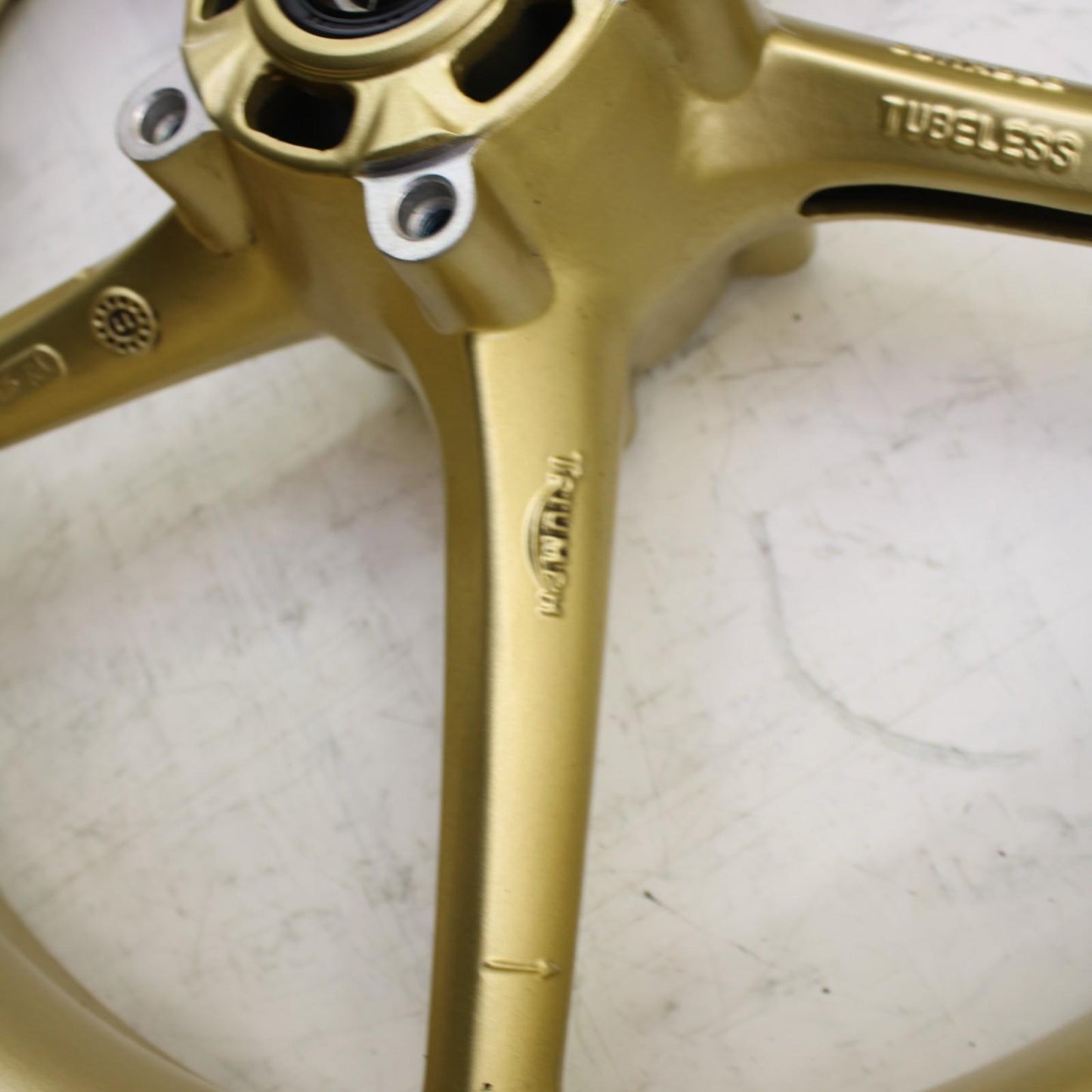 2009 - 2012 TRIUMPH DAYTONA 675 FRONT WHEEL RIM GOLD MICHELIN TIRE STRAIGHT