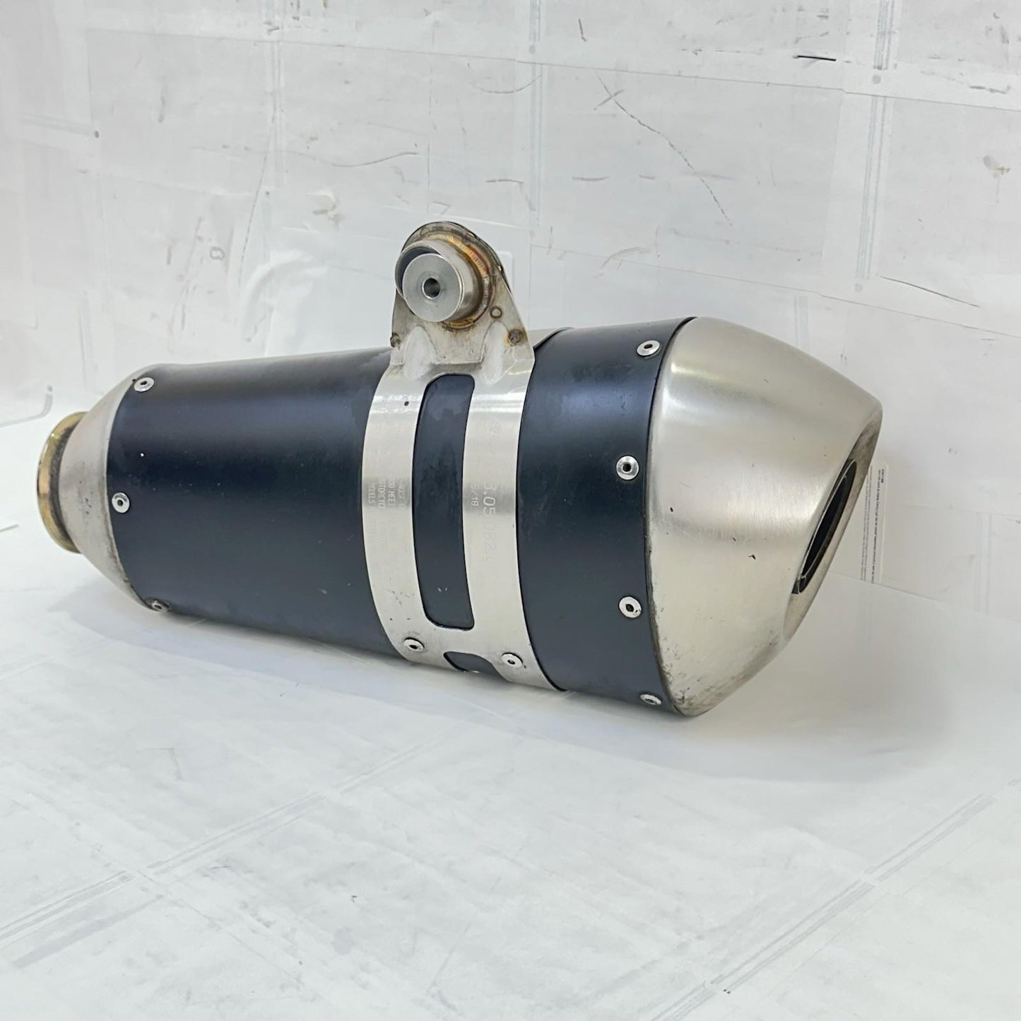2017 - 2019 KTM 1290 SUPER DUKE R EXHAUST MUFFLER PIPE BRACKET STOCK *SCUFFED*