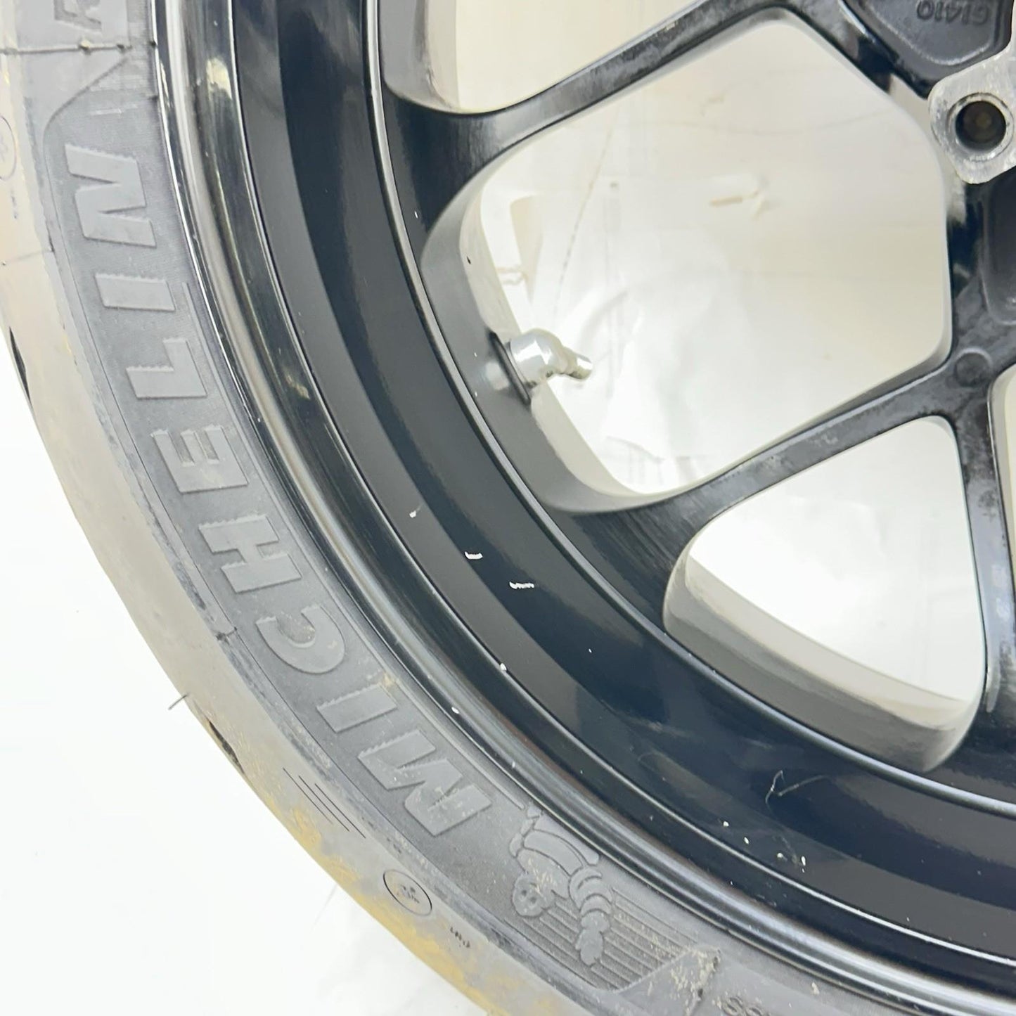 2017 - 2019 KTM 1290 SUPER DUKE R REAR WHEEL BACK RIM TIRE RUBBER *SCUFFED*