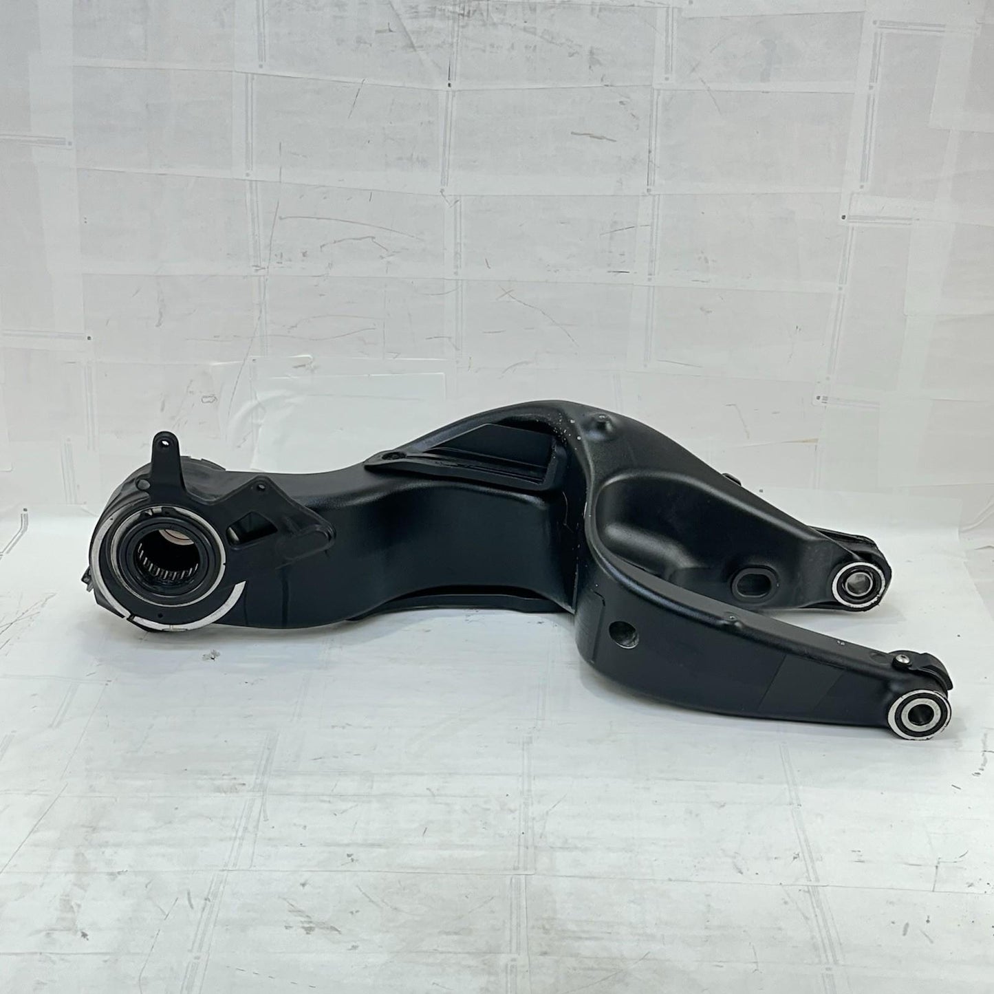 2017 - 2019 KTM 1290 SUPER DUKE R SWINGARM REAR SHOCK FRAME BACK WHEEL STOCK