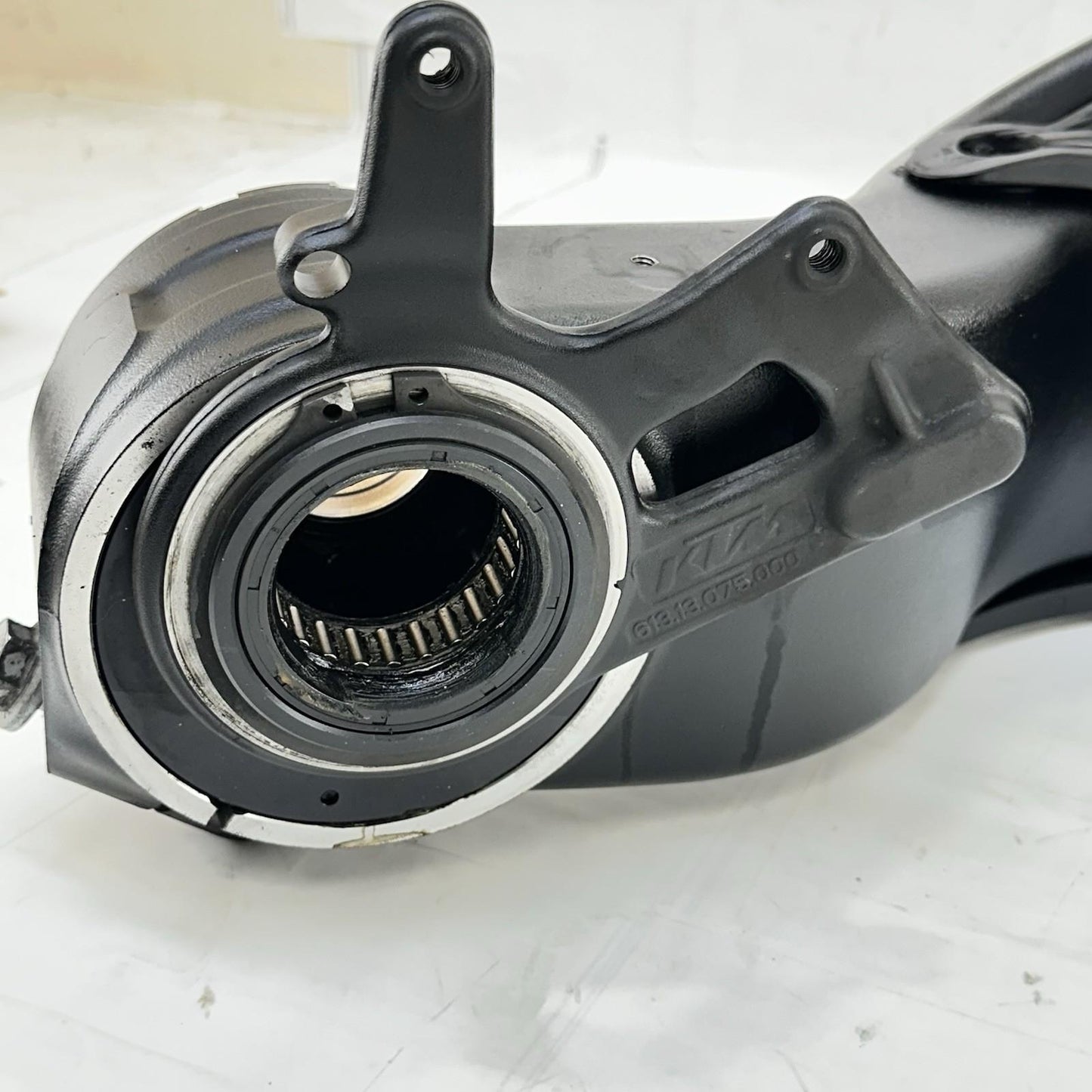 2017 - 2019 KTM 1290 SUPER DUKE R SWINGARM REAR SHOCK FRAME BACK WHEEL STOCK