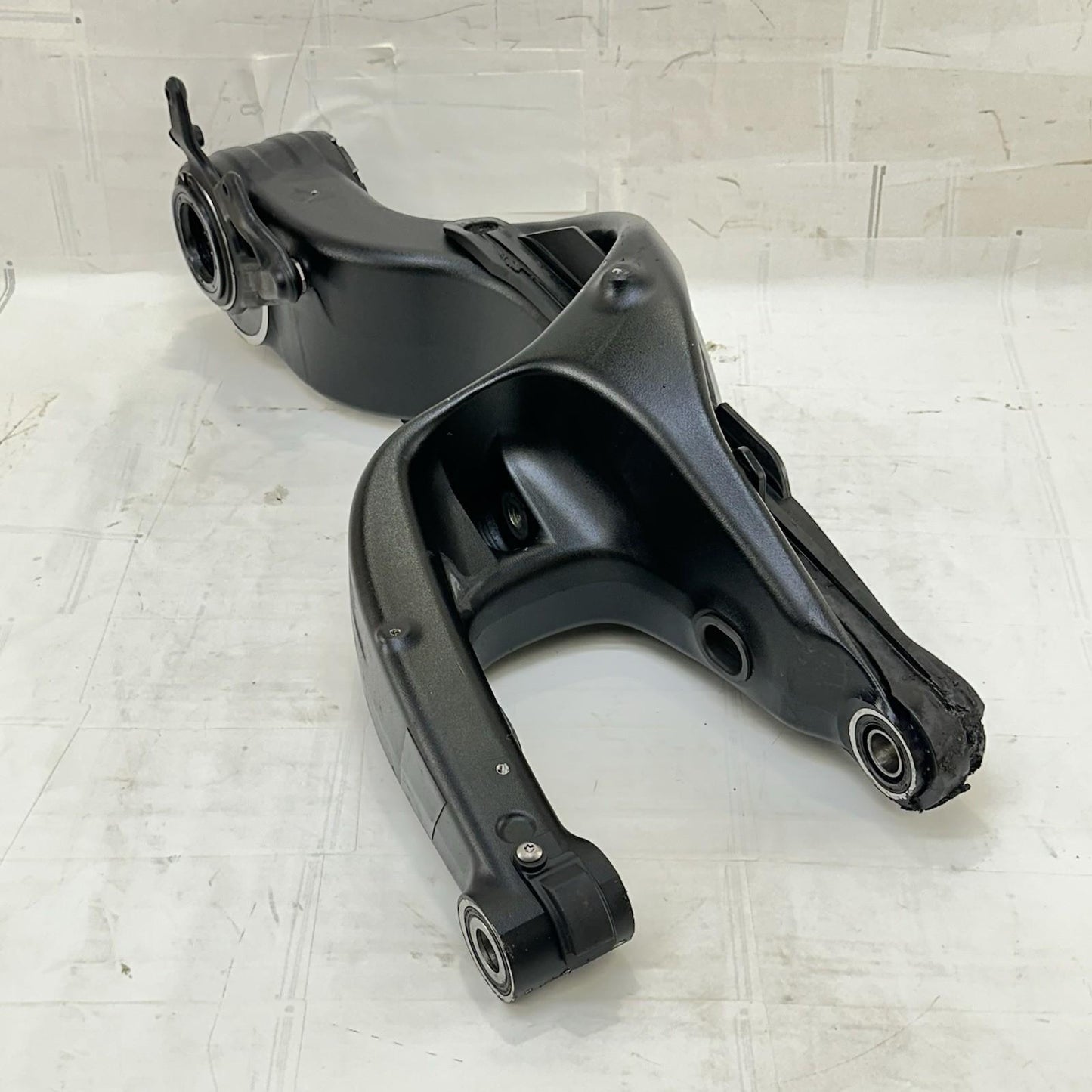 2017 - 2019 KTM 1290 SUPER DUKE R SWINGARM REAR SHOCK FRAME BACK WHEEL STOCK