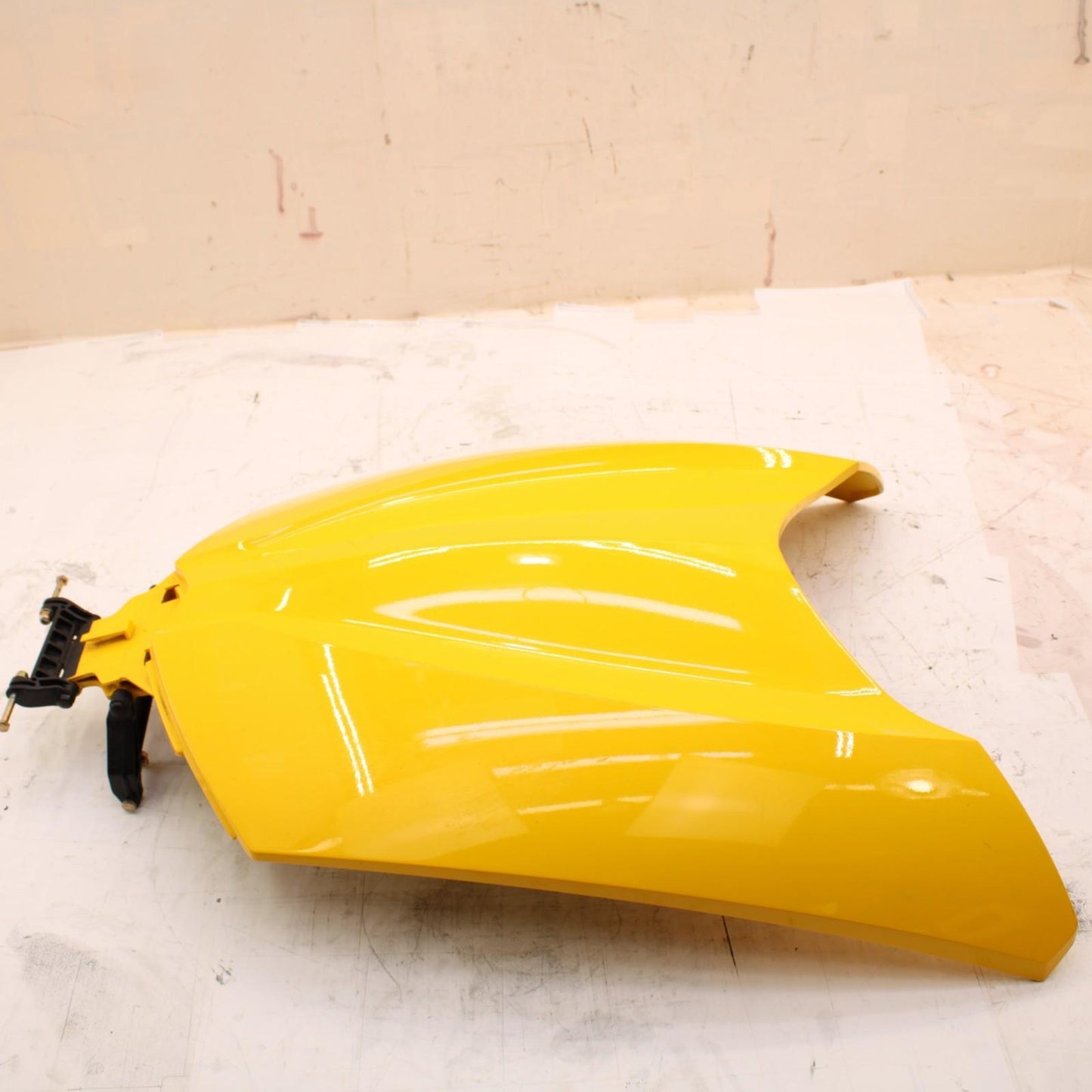 2008 CAN-AM SPYDER RS 990 FRONT HOOD TRUNK LUGGAGE LID COVER RED YELLOW STOCK