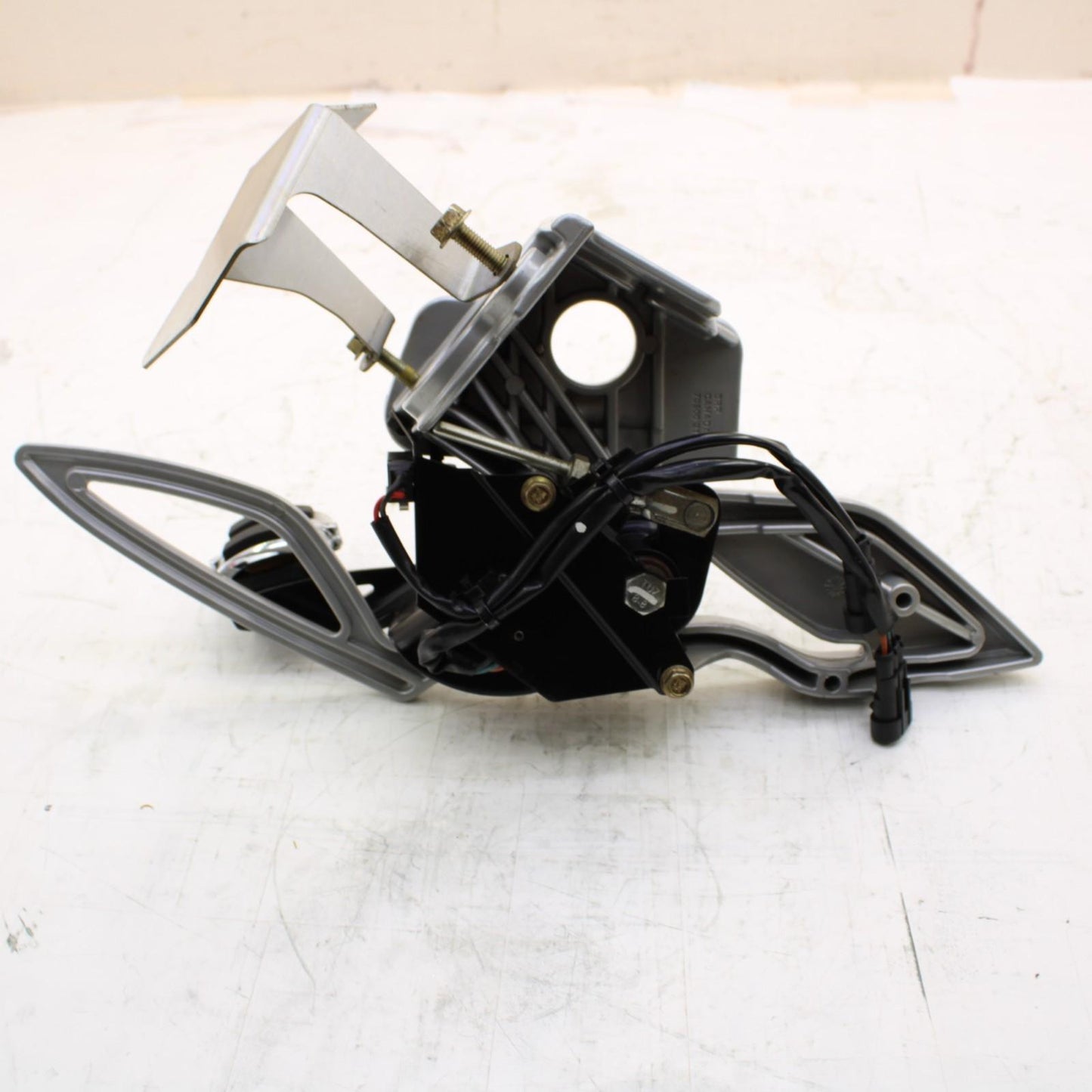 2008 - 2010 CAN-AM SPYDER RS 990 FRONT RIGHT FOOT PEG REARSET MOUNT BRACKET STOC