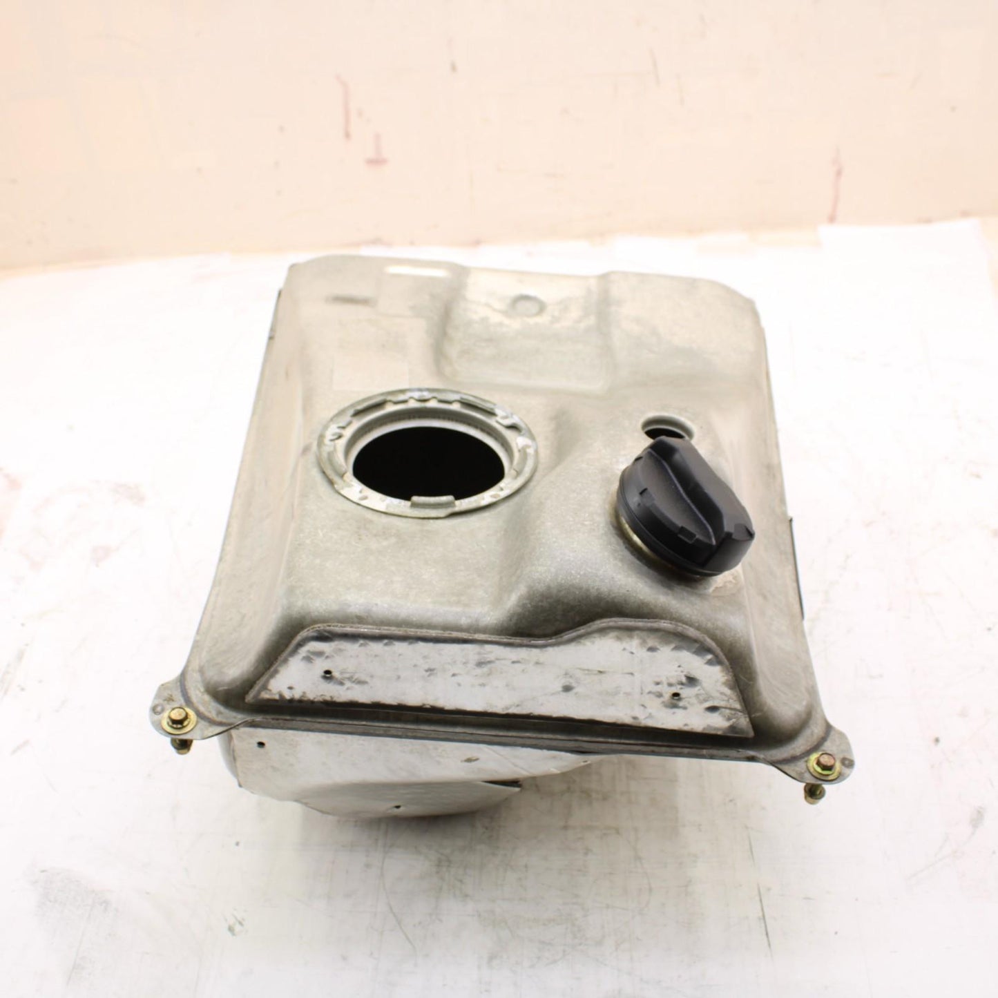 2008 2009 CAN-AM SPYDER FUEL TANK GAS ASSEMBLY RESERVOIR STOCK SILVER