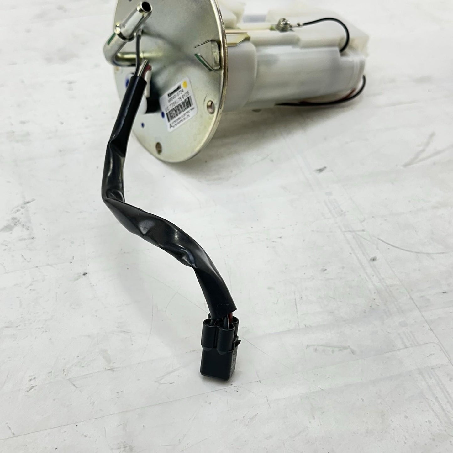 2017 - 2023 KAWASAKI NINJA EX650 FUEL PUMP GAS PETROL SENDING UNIT BOLTS STOCK