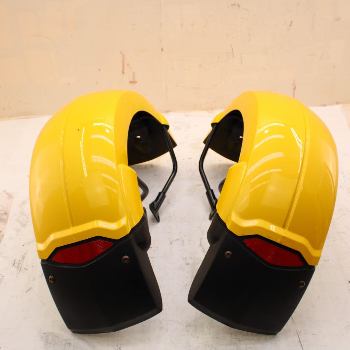 2008 CAN AM SPYDER GS 990 FRONT FENDERS PLASTIC COVER LEFT RIGHT YELLOW