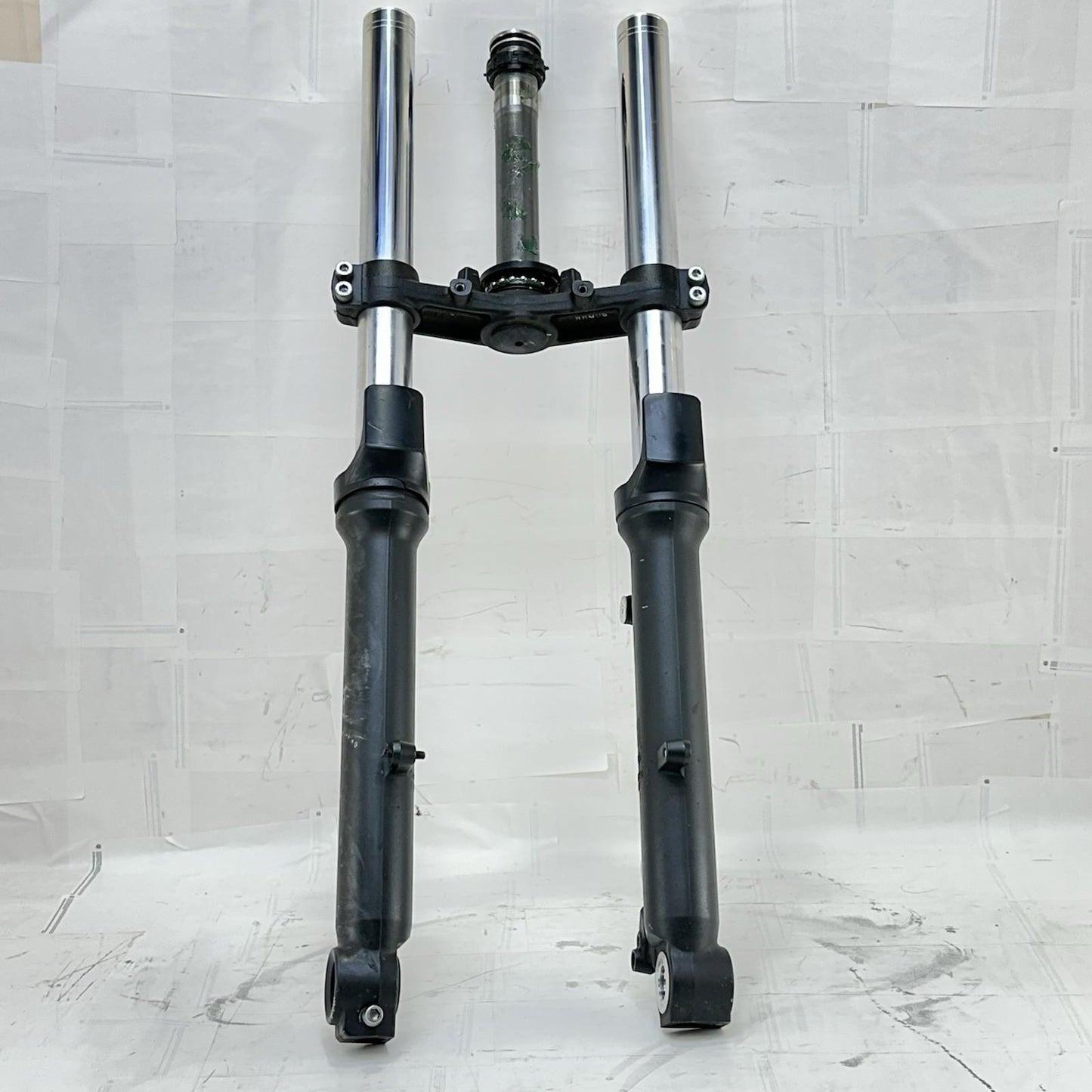 2017 - 2023 KAWASAKI NINJA EX650 FRONT FORKS LOWER TRIPLE TREE SET STOCK