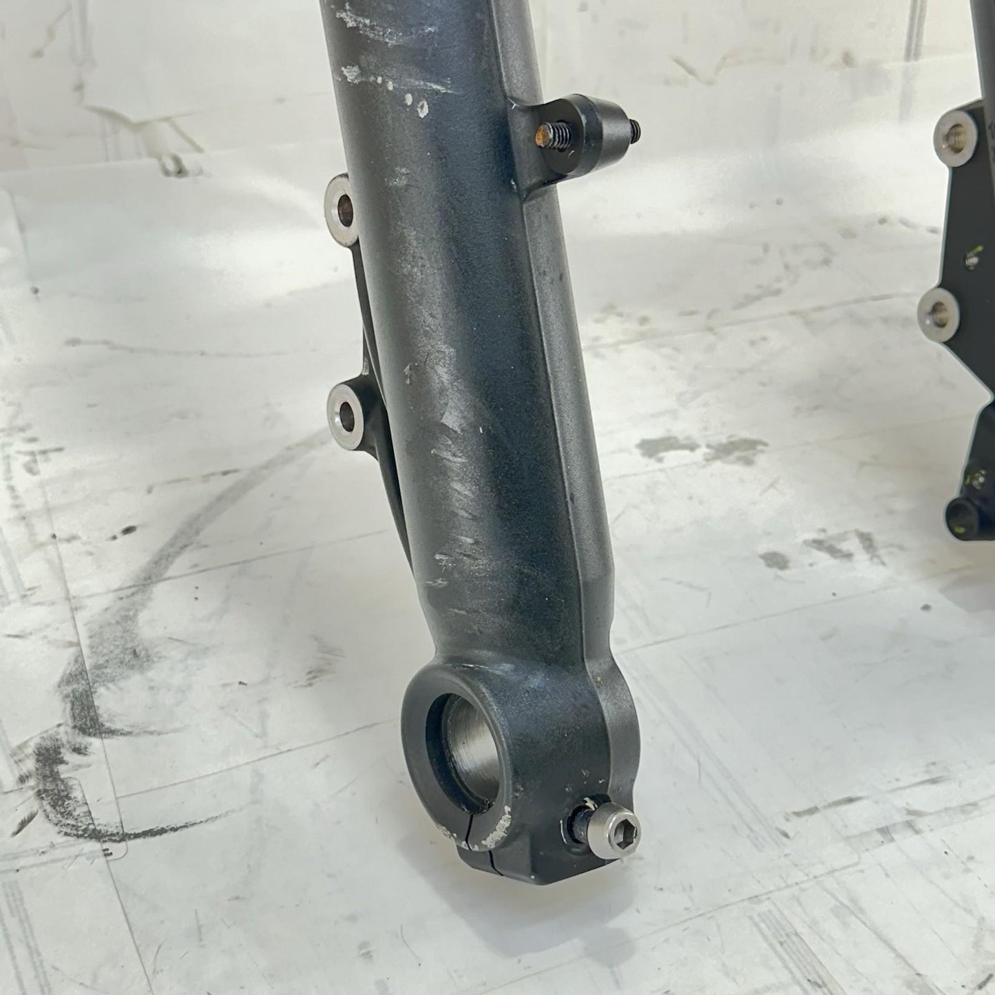 2017 - 2023 KAWASAKI NINJA EX650 FRONT FORKS LOWER TRIPLE TREE SET STOCK