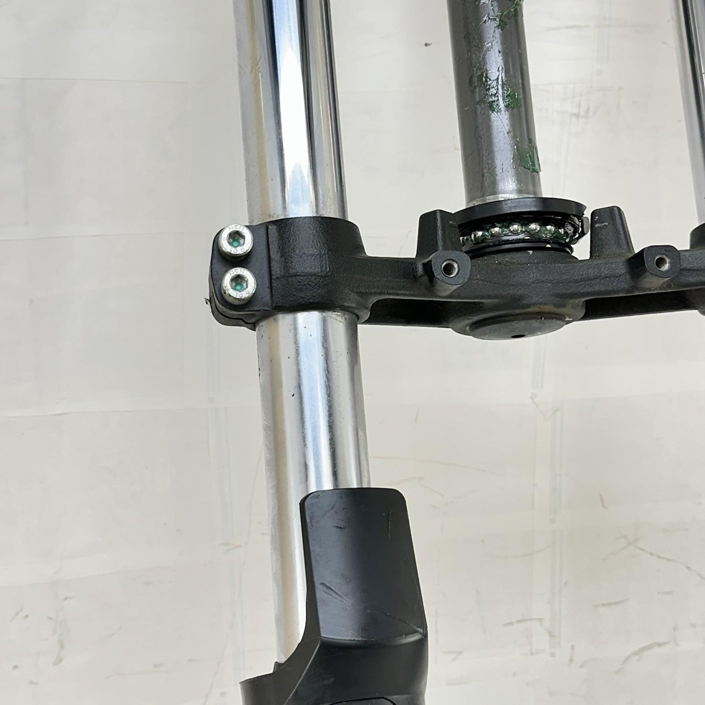 2017 - 2023 KAWASAKI NINJA EX650 FRONT FORKS LOWER TRIPLE TREE SET STOCK