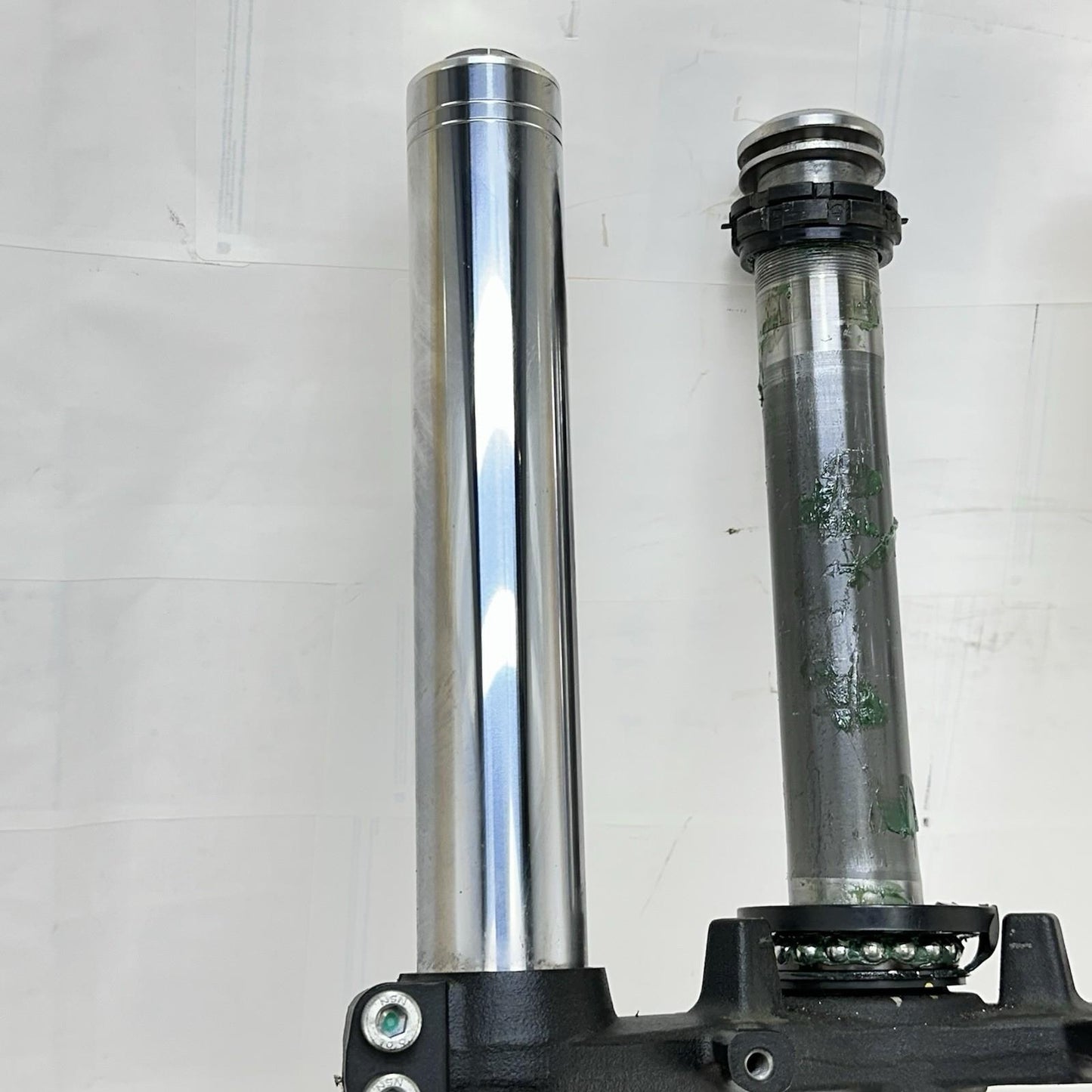 2017 - 2023 KAWASAKI NINJA EX650 FRONT FORKS LOWER TRIPLE TREE SET STOCK
