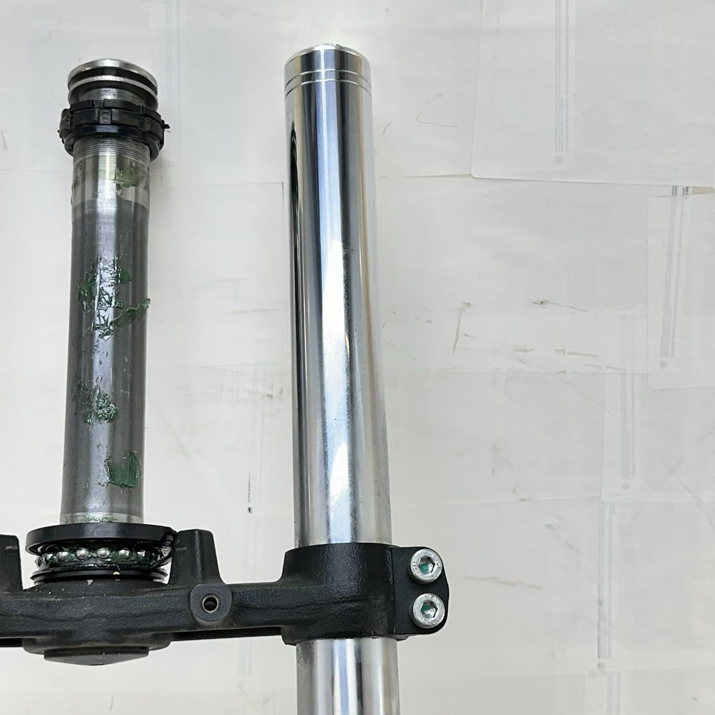 2017 - 2023 KAWASAKI NINJA EX650 FRONT FORKS LOWER TRIPLE TREE SET STOCK