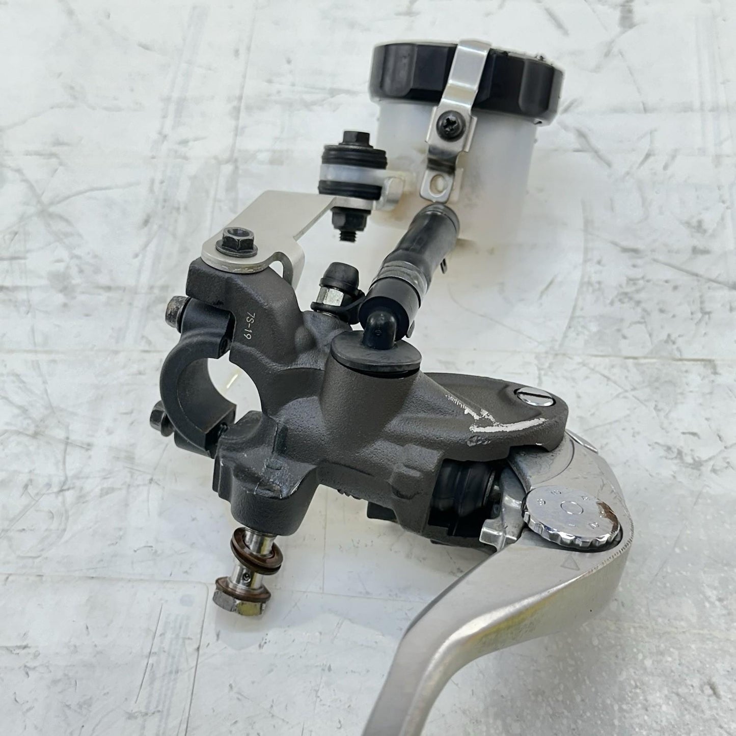 2017 - 2019 HONDA CBR1000RR FRONT BRAKE MASTER CYLINDER RESERVOIR LEVER STOCK