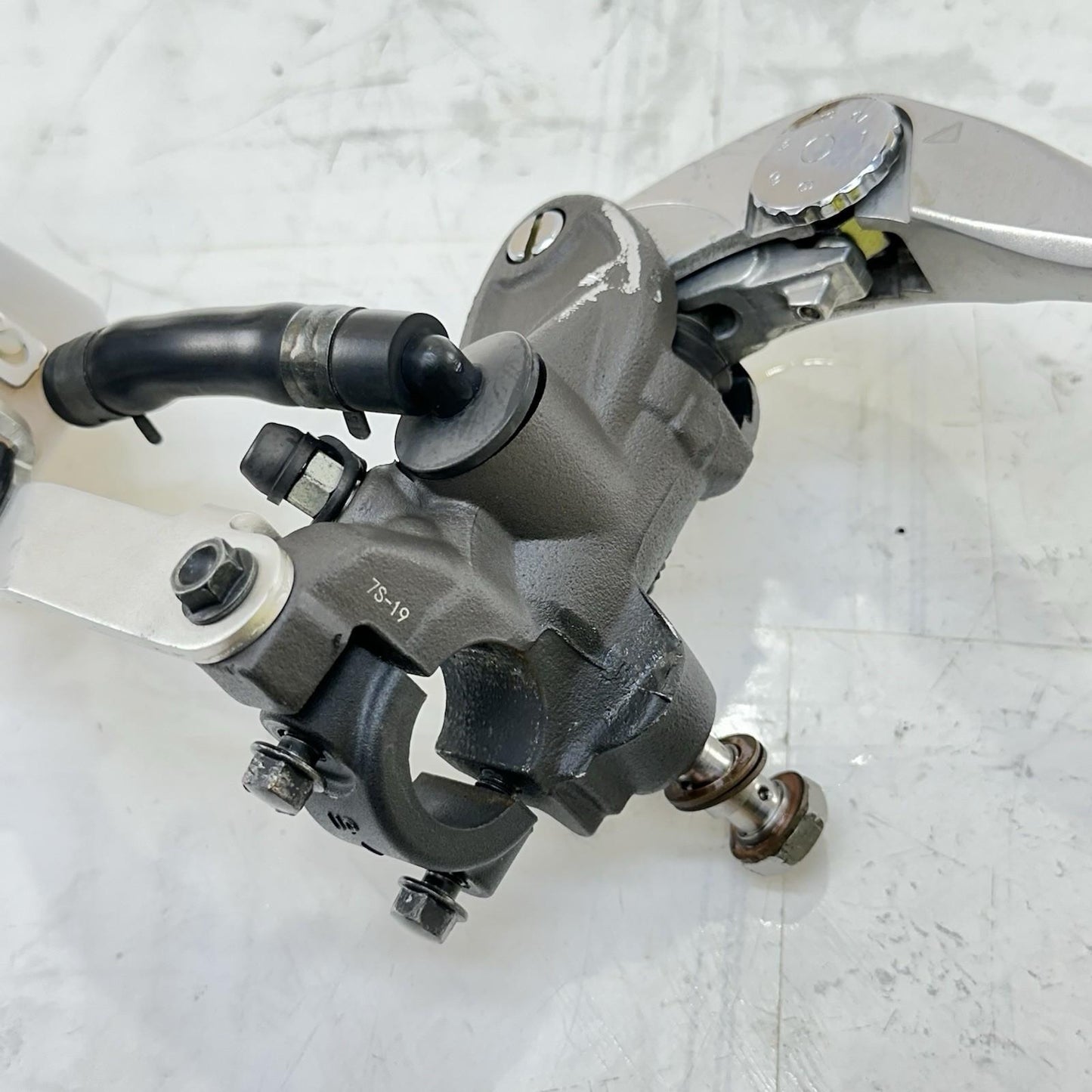 2017 - 2019 HONDA CBR1000RR FRONT BRAKE MASTER CYLINDER RESERVOIR LEVER STOCK