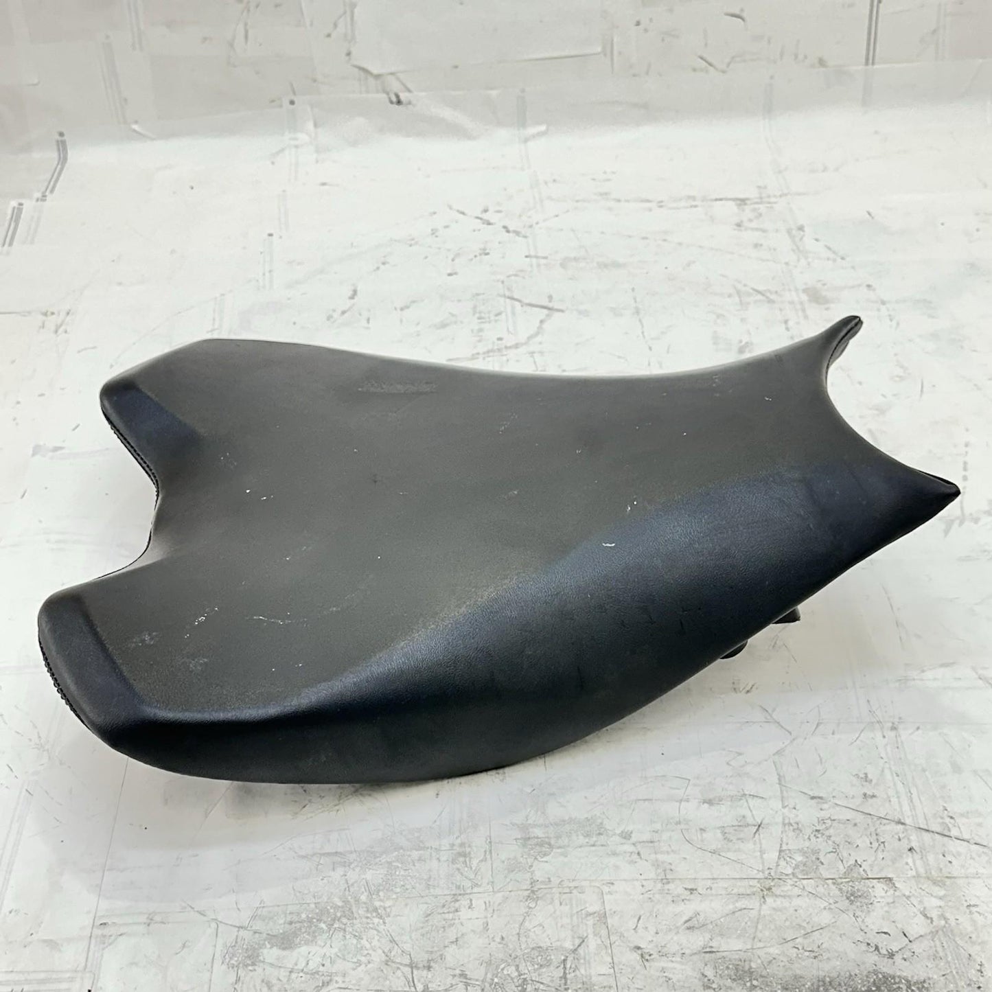 2017 - 2019 HONDA CBR1000RR FRONT SEAT DRIVER SADDLE BLACK STOCK *SCUFFED*