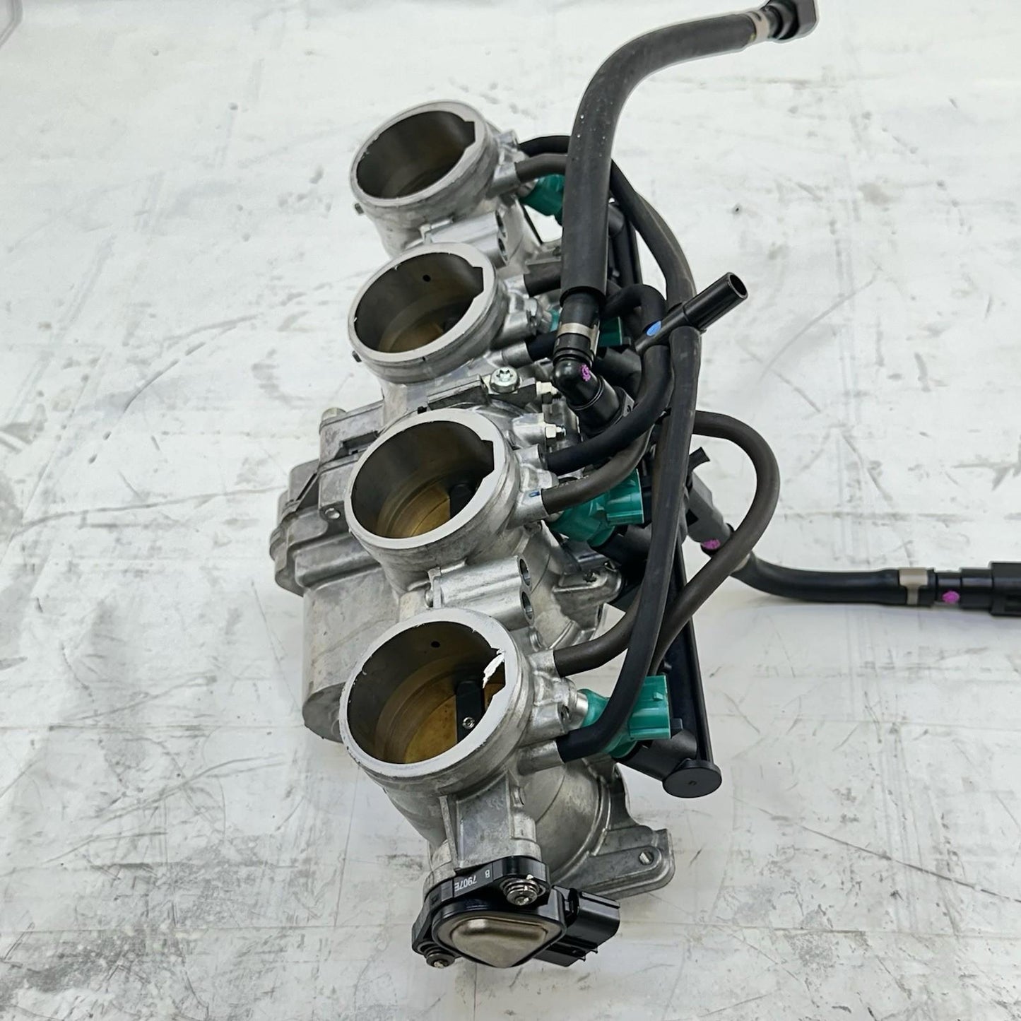 2017 - 2019 HONDA CBR1000RR THROTTLE BODY FUEL INJECTORS GAS LINES HOSES STOCK