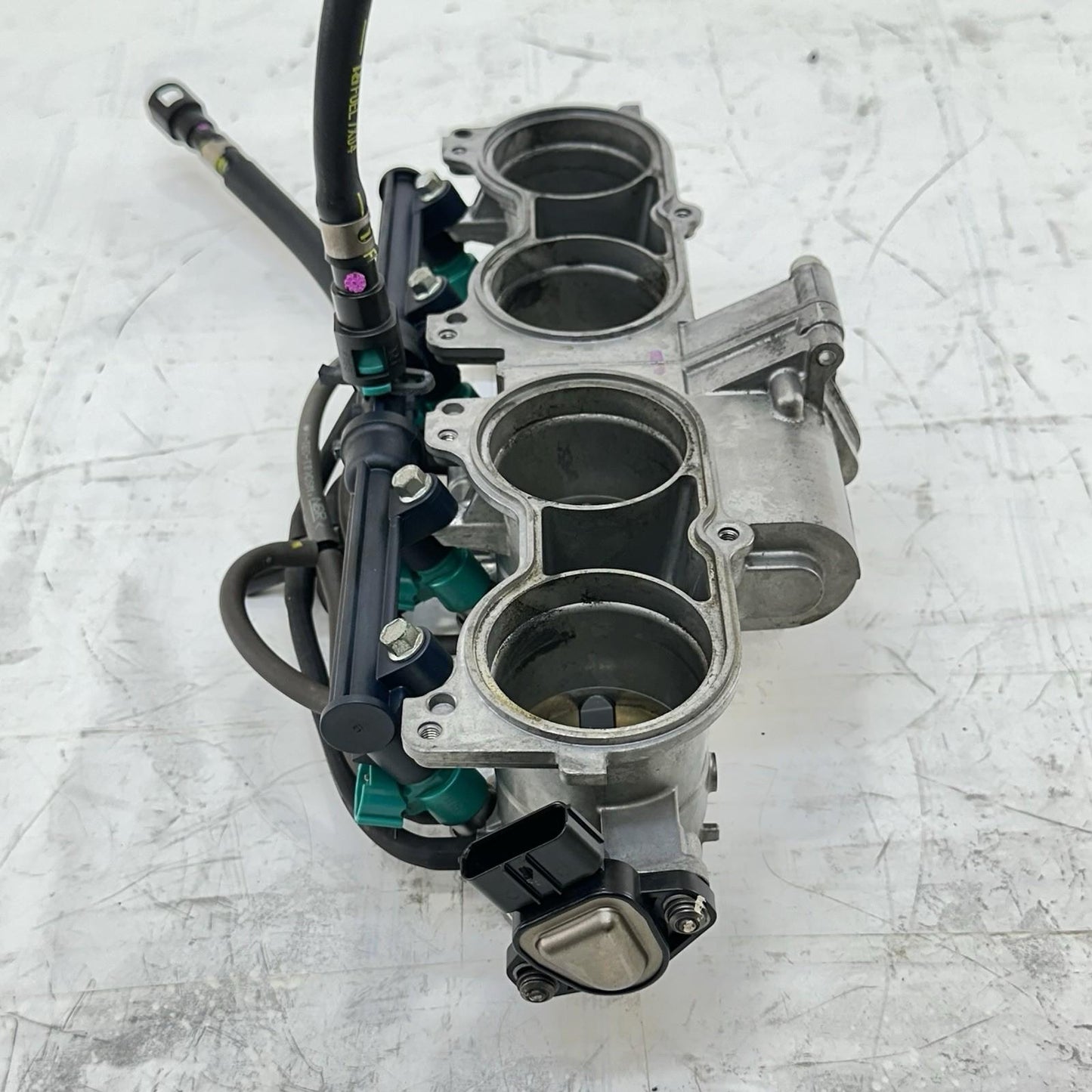 2017 - 2019 HONDA CBR1000RR THROTTLE BODY FUEL INJECTORS GAS LINES HOSES STOCK