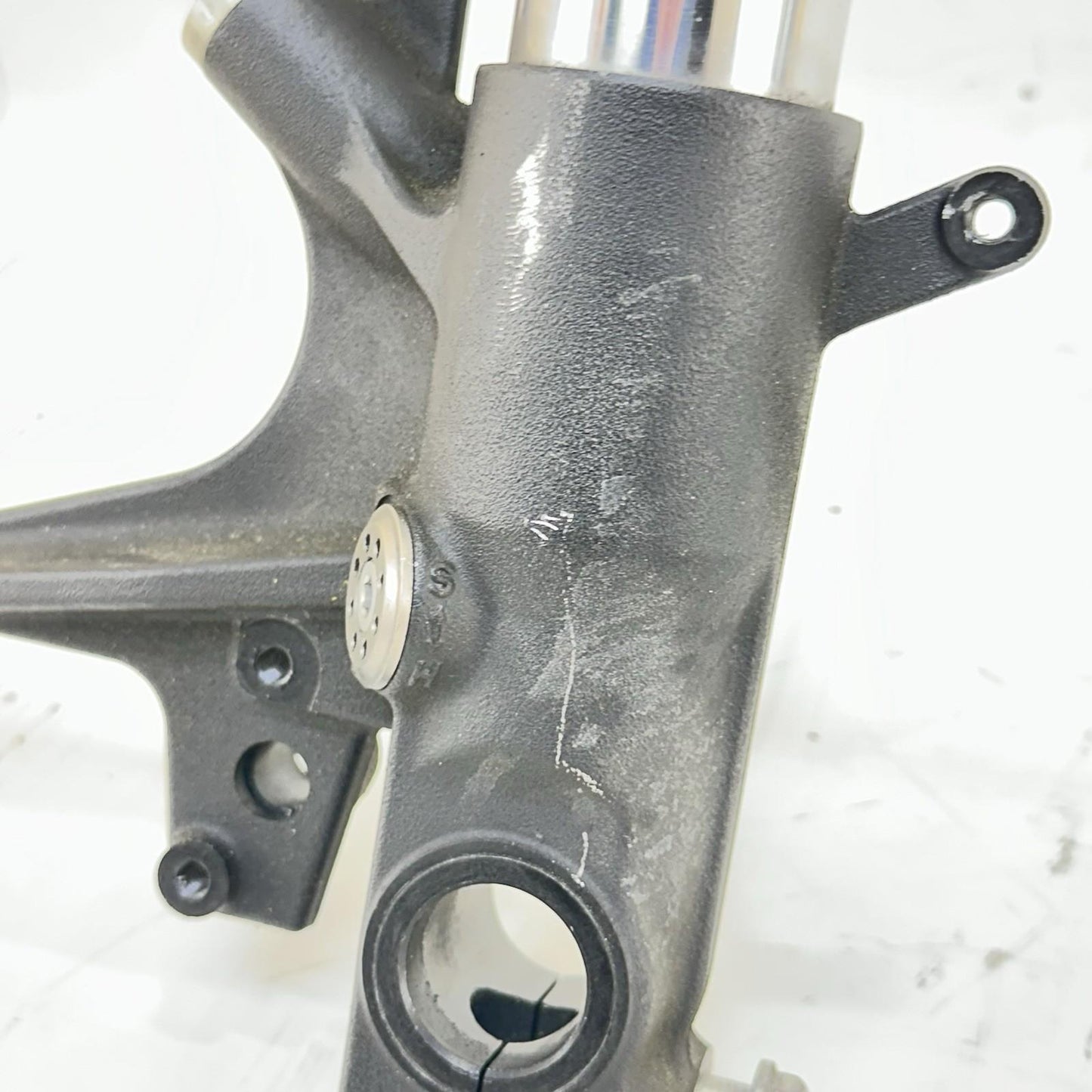 2017 - 2019 HONDA CBR1000RR FRONT FORKS LOWER TRIPLE TREE SUSPENSION SET STOCK