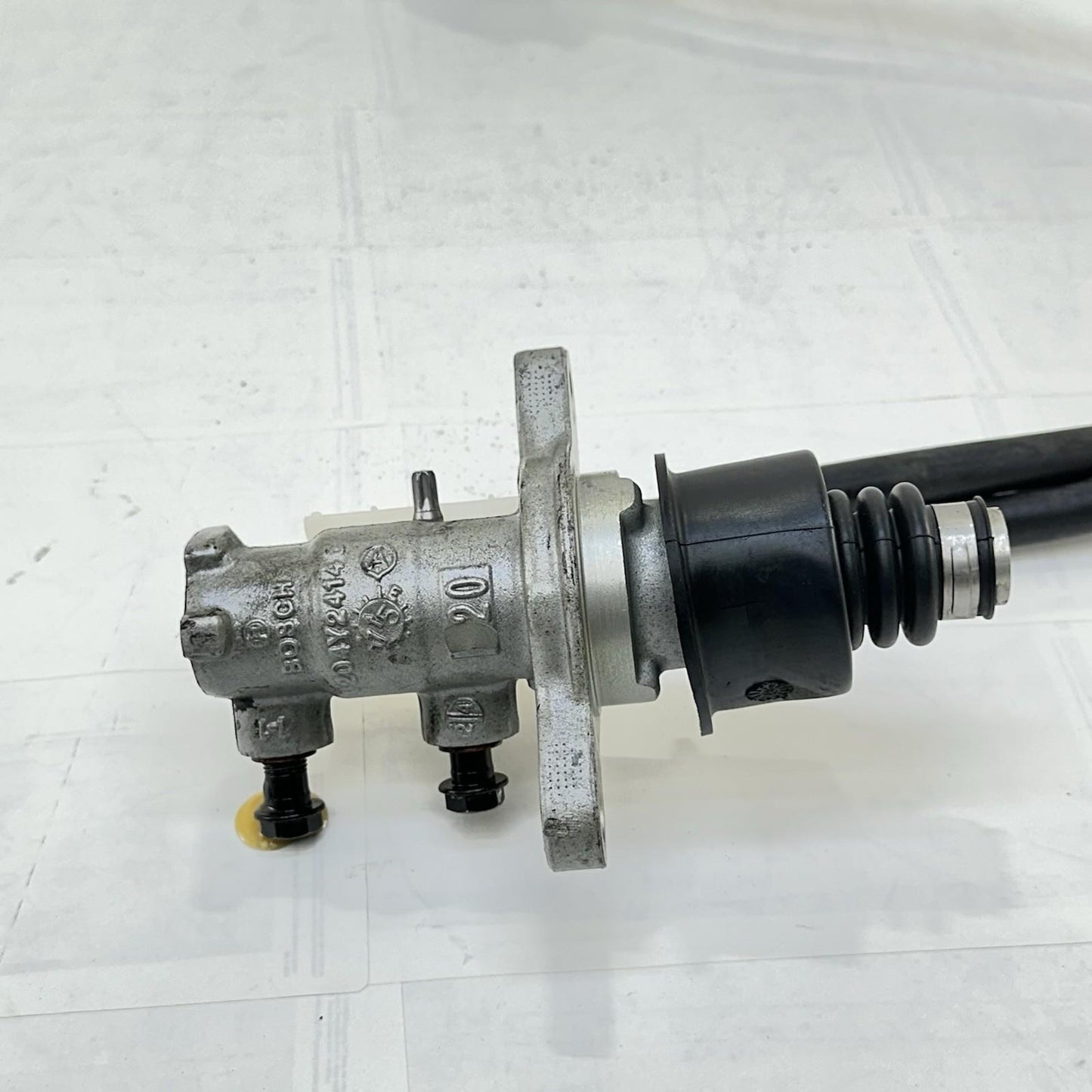 2016 CAN-AM SPYDER RT REAR BRAKE MASTER CYLINDER RESERVOIR BACK