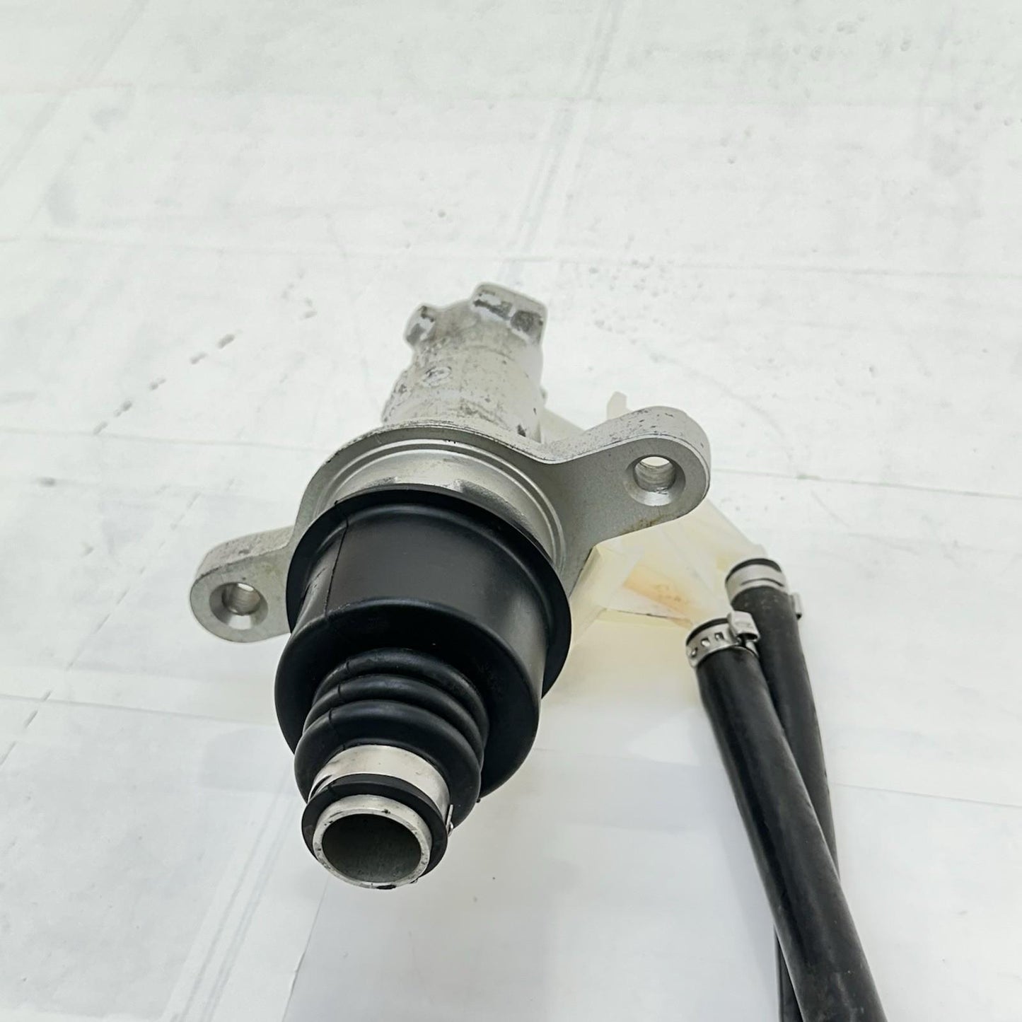 2016 CAN-AM SPYDER RT REAR BRAKE MASTER CYLINDER RESERVOIR BACK