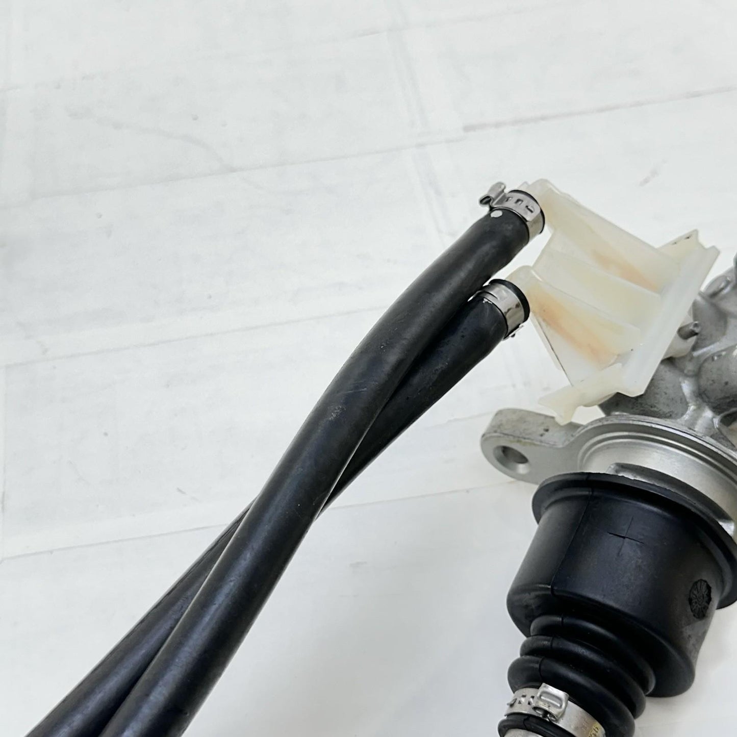 2016 CAN-AM SPYDER RT REAR BRAKE MASTER CYLINDER RESERVOIR BACK