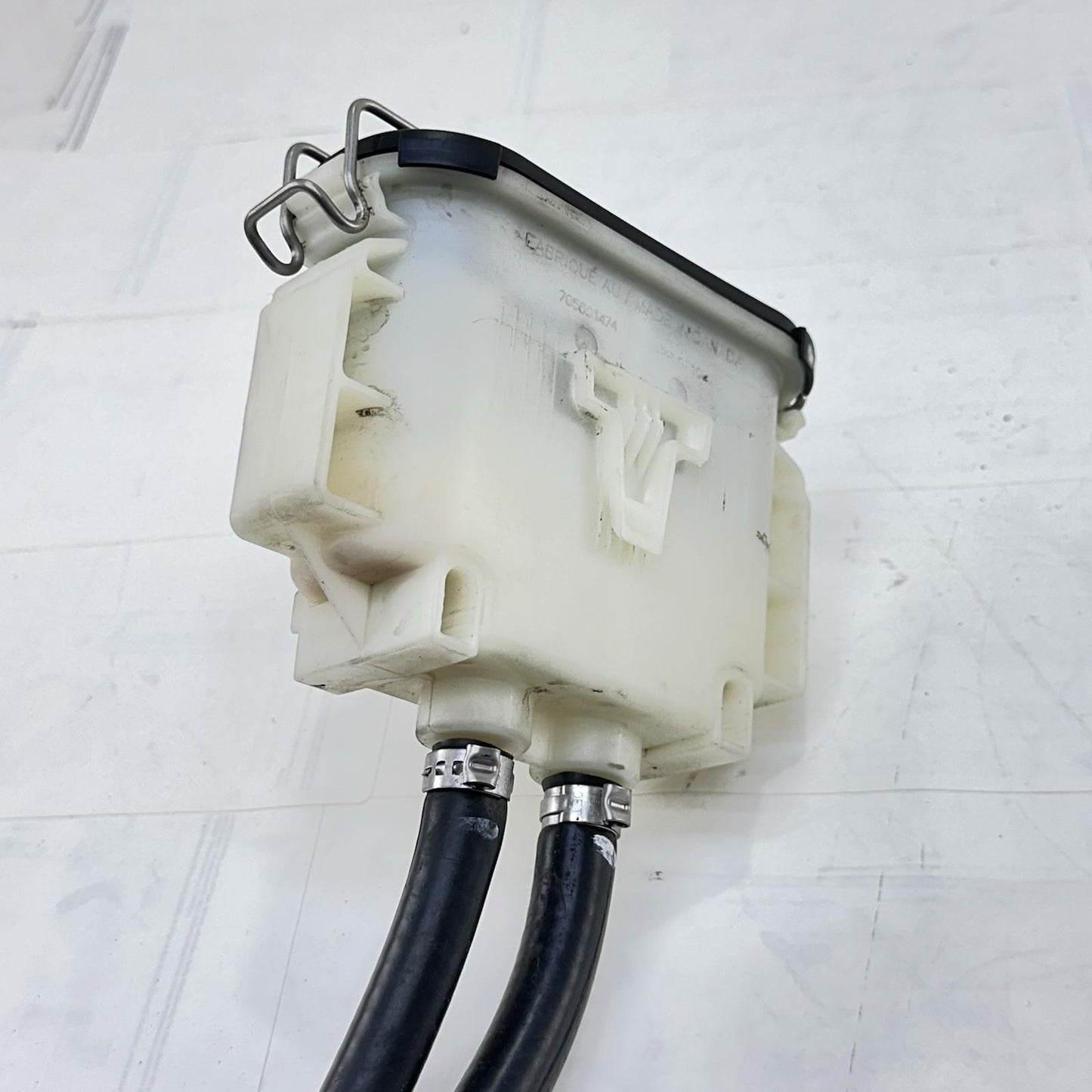 2016 CAN-AM SPYDER RT REAR BRAKE MASTER CYLINDER RESERVOIR BACK