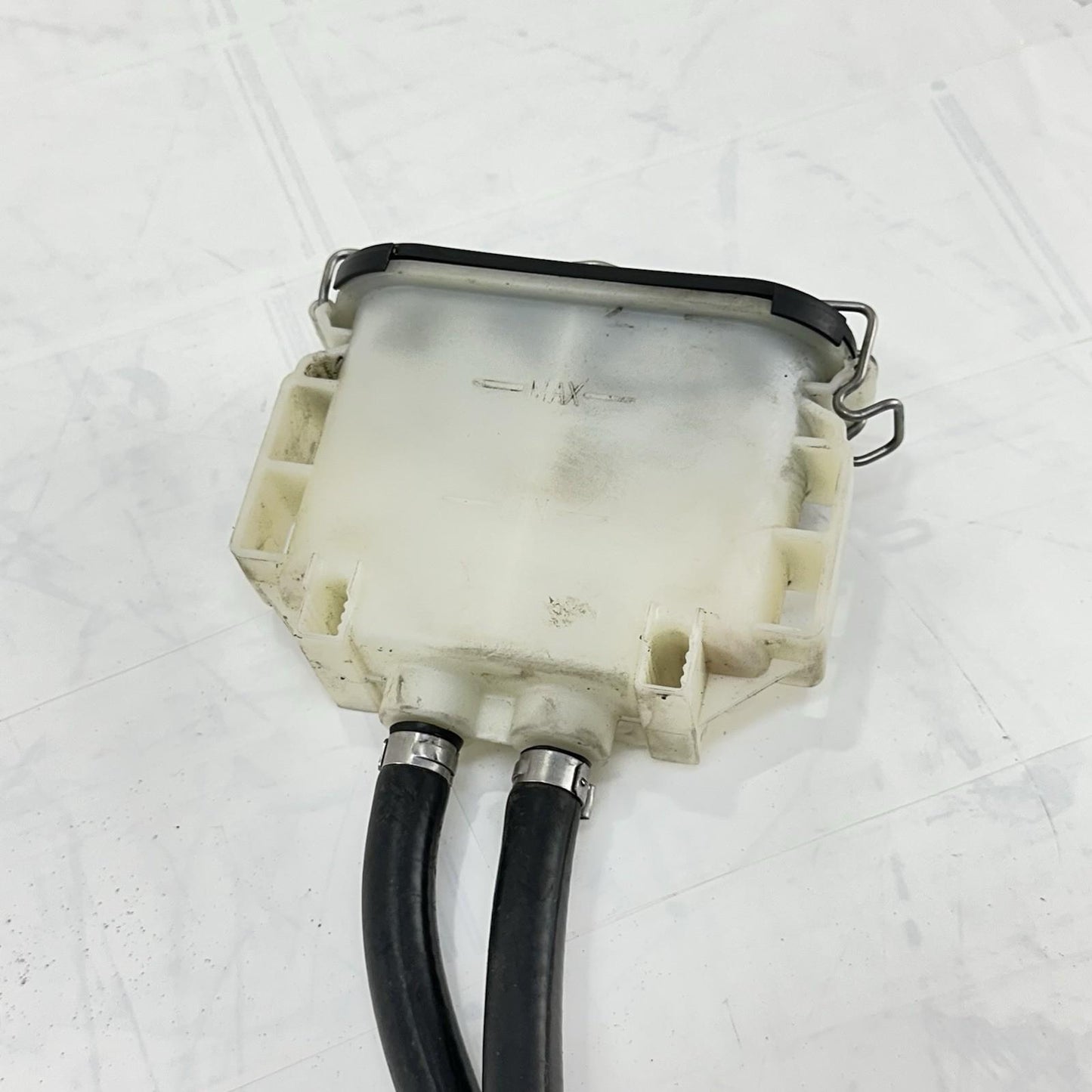 2016 CAN-AM SPYDER RT REAR BRAKE MASTER CYLINDER RESERVOIR BACK
