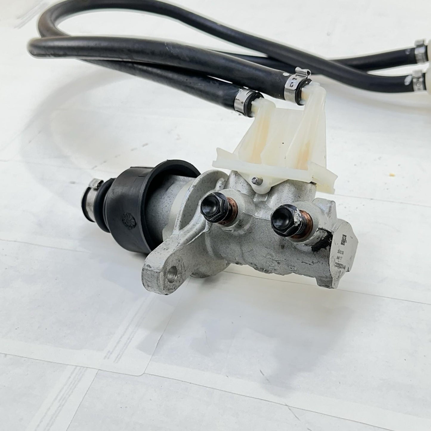 2016 CAN-AM SPYDER RT REAR BRAKE MASTER CYLINDER RESERVOIR BACK