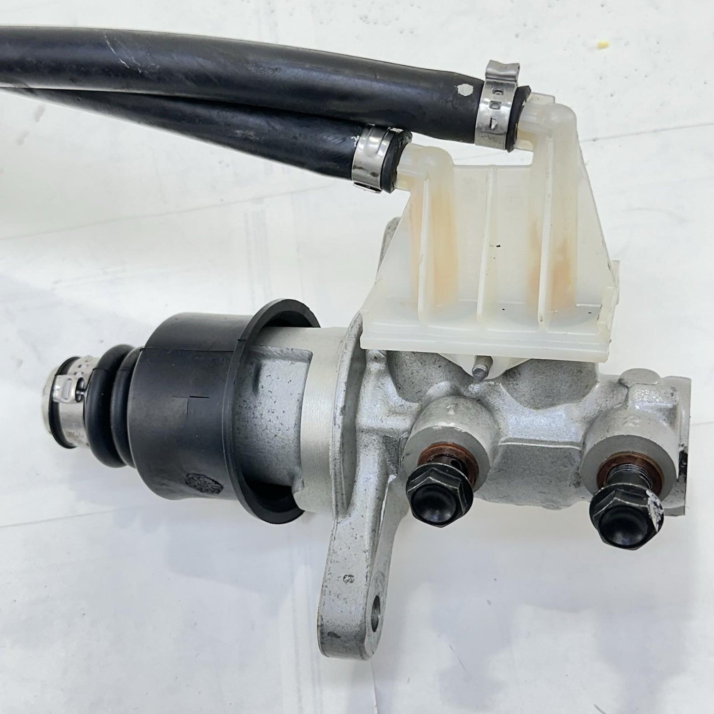 2016 CAN-AM SPYDER RT REAR BRAKE MASTER CYLINDER RESERVOIR BACK