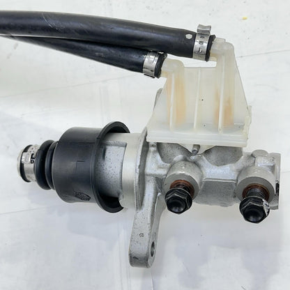 2016 CAN-AM SPYDER RT REAR BRAKE MASTER CYLINDER RESERVOIR BACK