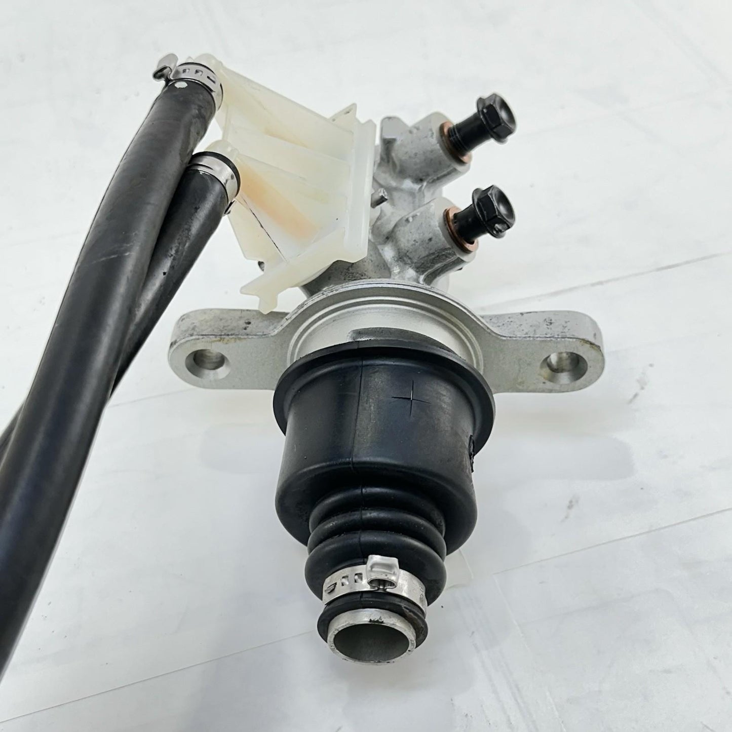 2016 CAN-AM SPYDER RT REAR BRAKE MASTER CYLINDER RESERVOIR BACK