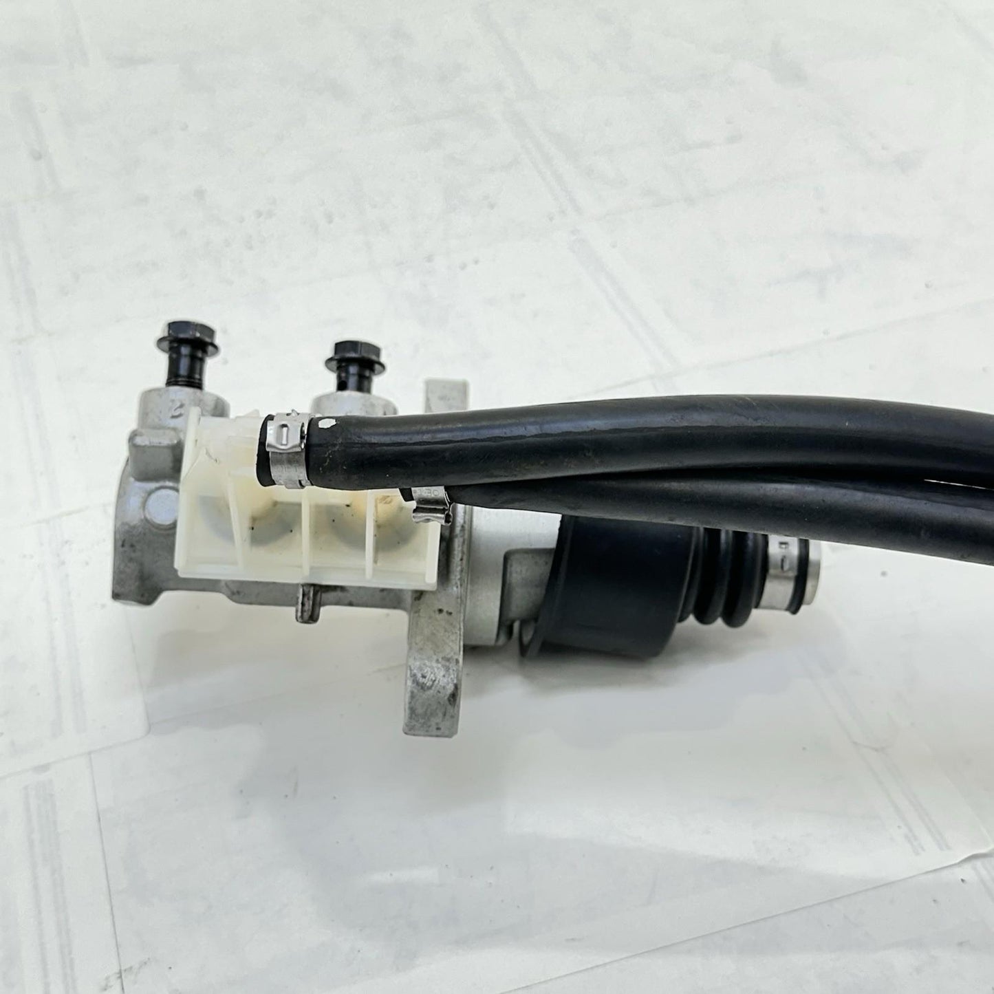 2016 CAN-AM SPYDER RT REAR BRAKE MASTER CYLINDER RESERVOIR BACK
