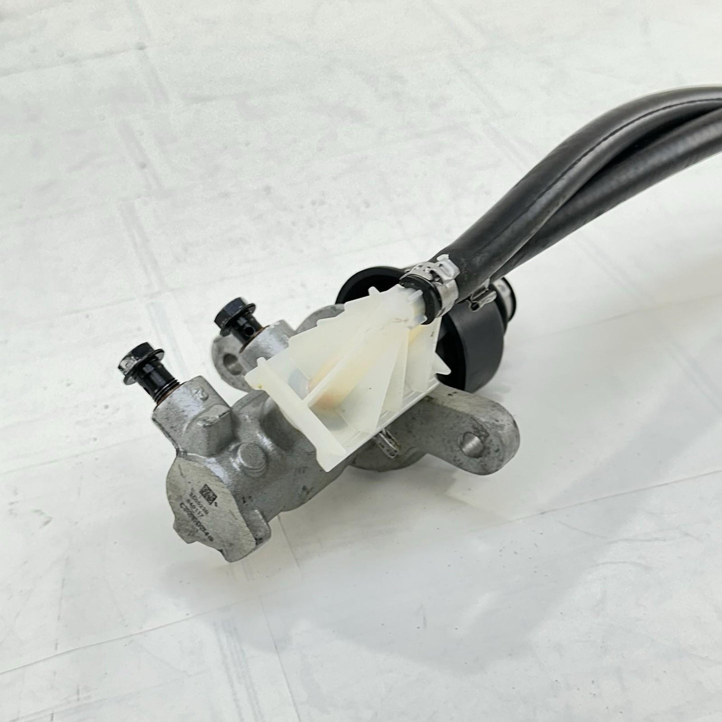 2016 CAN-AM SPYDER RT REAR BRAKE MASTER CYLINDER RESERVOIR BACK
