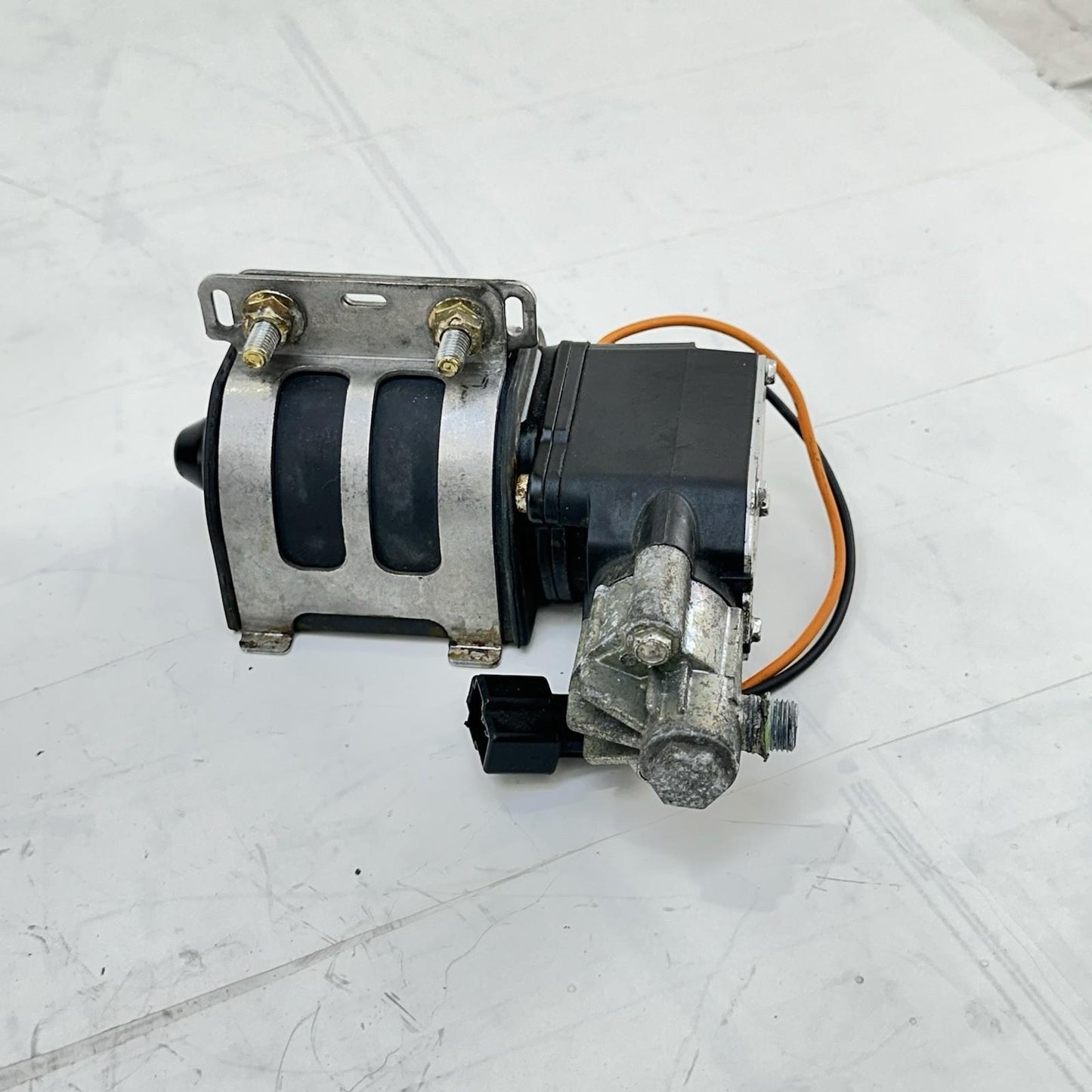 2016 CAN-AM SPYDER RT REAR AIR SUSPENSION COMPRESSOR ABSORBER STOCK