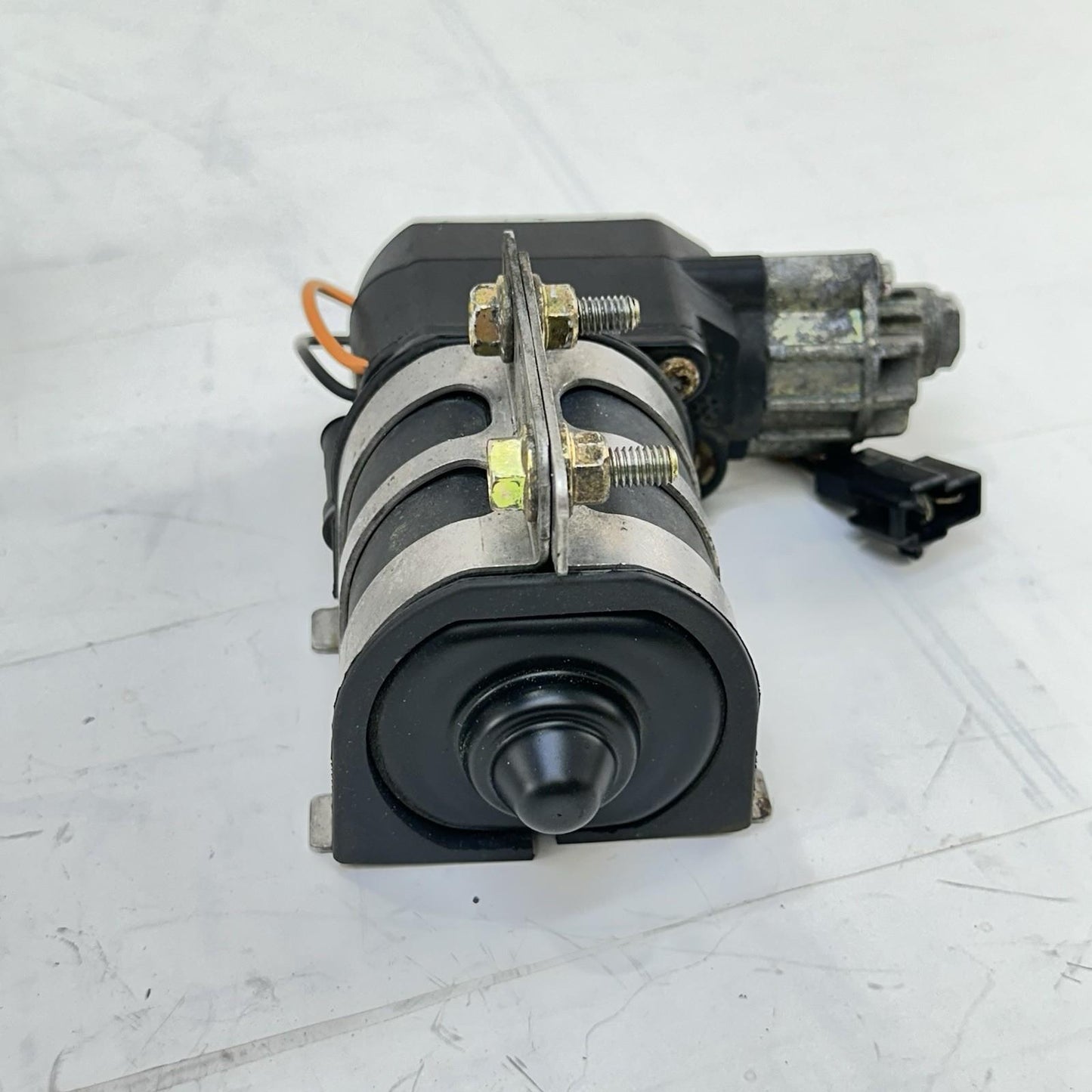 2016 CAN-AM SPYDER RT REAR AIR SUSPENSION COMPRESSOR ABSORBER STOCK