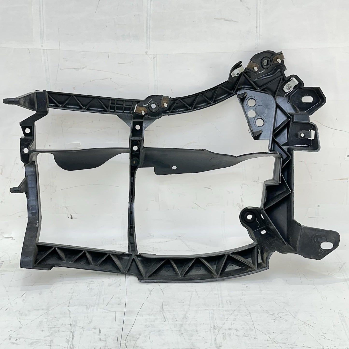 2016 CAN-AM SPYDER RT LEFT SIDE FAIRING STAY FRONT COWL BRACKET HOLDER MOUNT