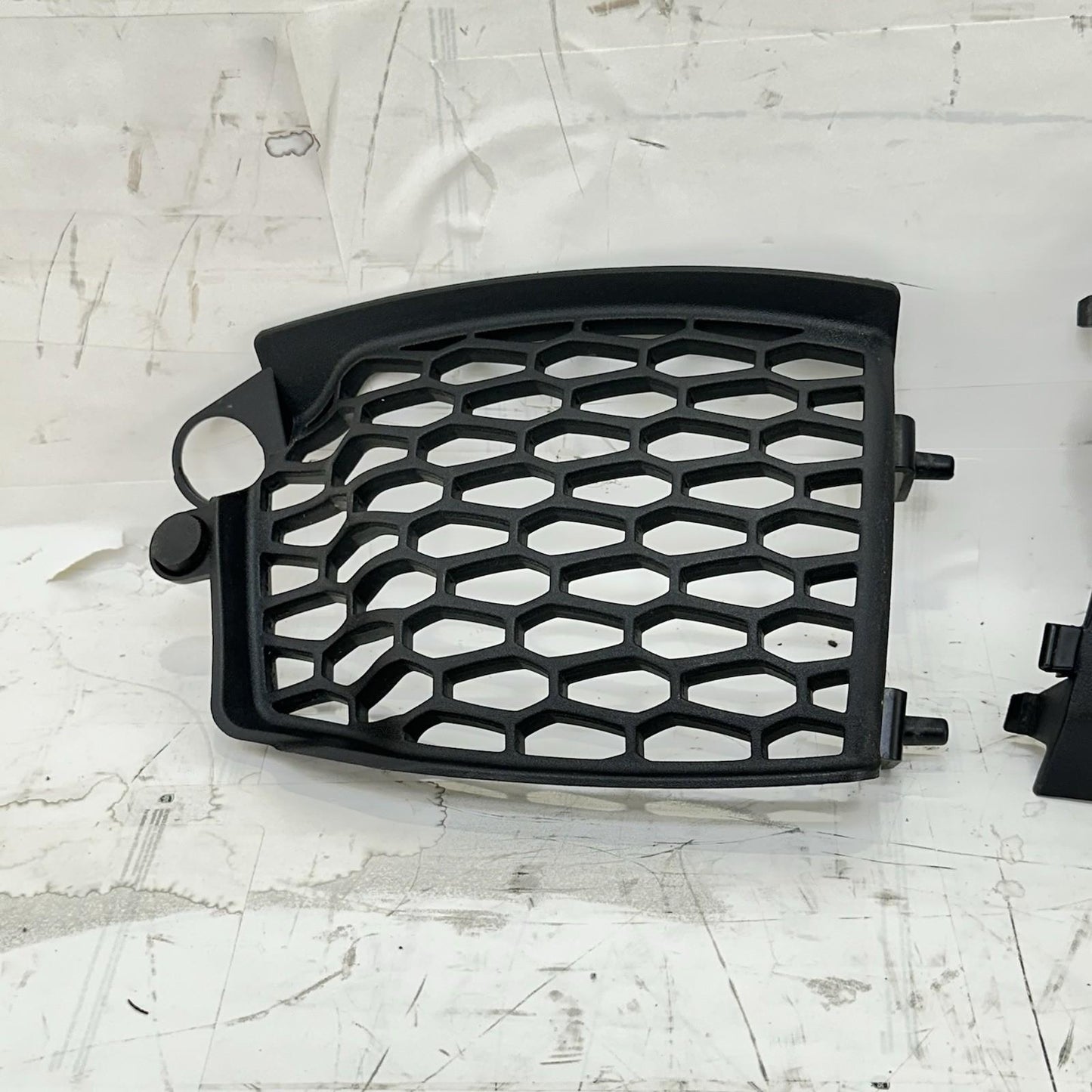 2016 CAN-AM SPYDER RT LEFT RIGHT SIDE GRILLE COVERS GUARDS PLASTICS SET PAIR