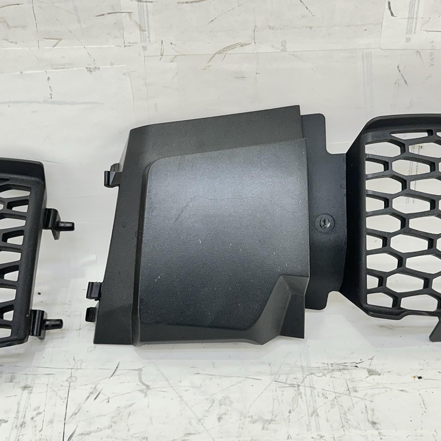 2016 CAN-AM SPYDER RT LEFT RIGHT SIDE GRILLE COVERS GUARDS PLASTICS SET PAIR