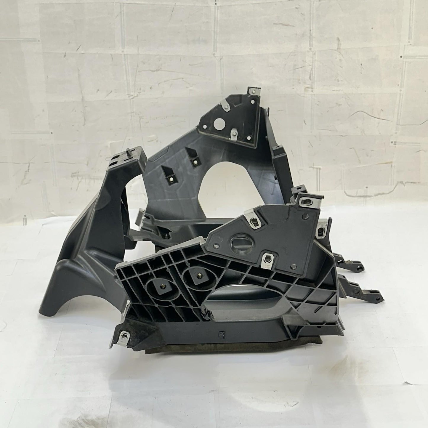 2016 CAN-AM SPYDER RT FRONT COWL DASH FAIRING CONSOLE SUPPORT BRACKET STOCK